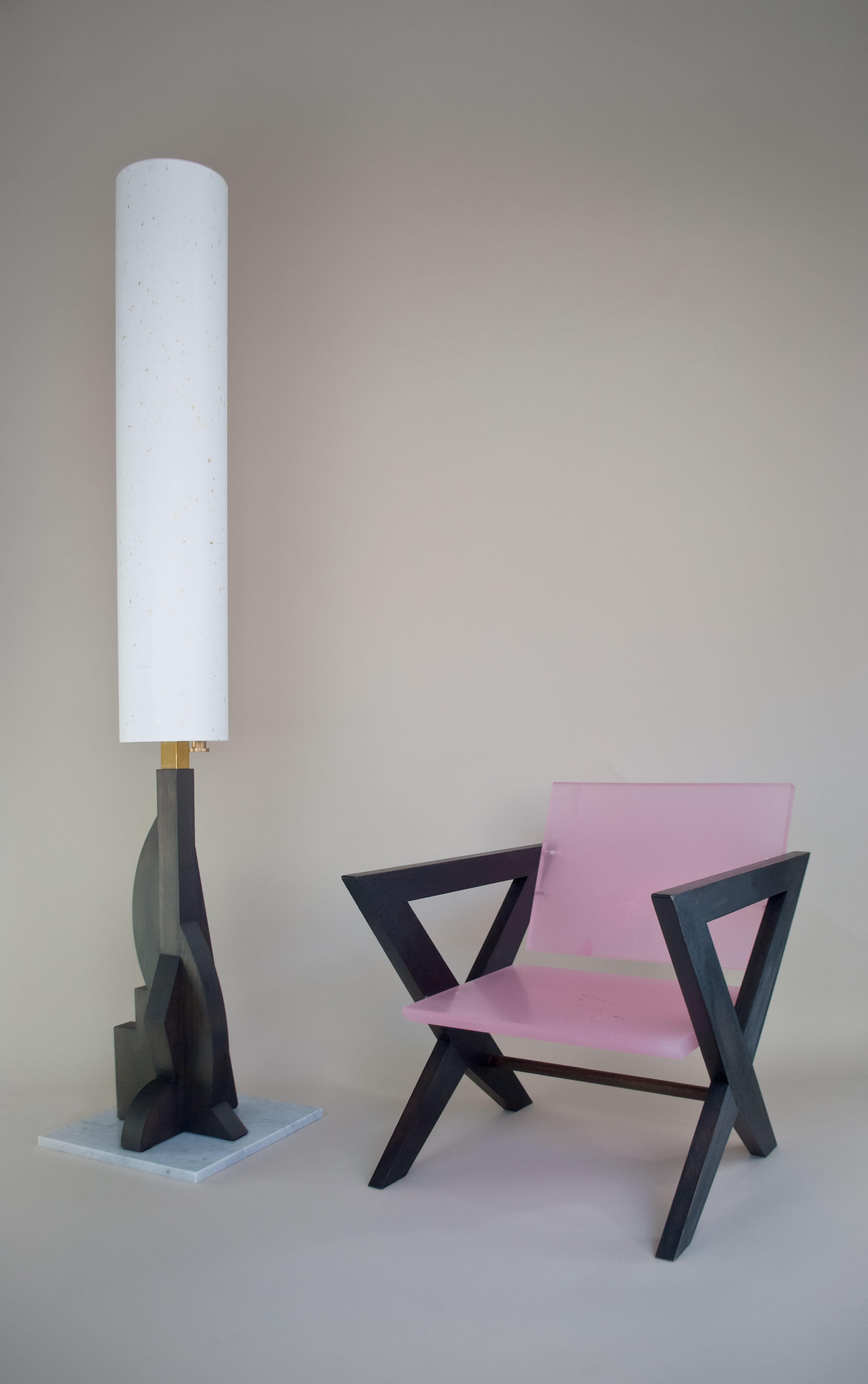 Anglais Chaise contemporaine en résine rose, inspirée par Pierre Jeanneret en vente
