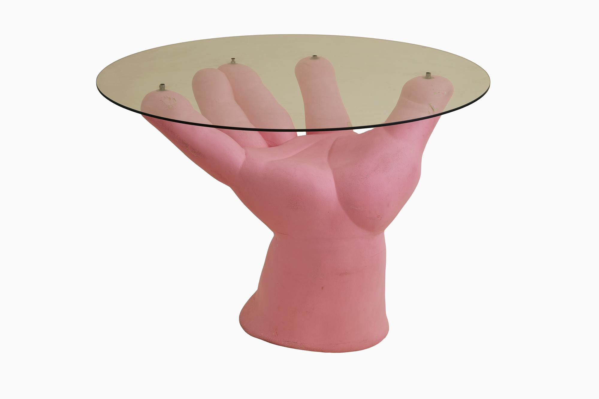 Américain Table à main contemporaine en résine rose en vente