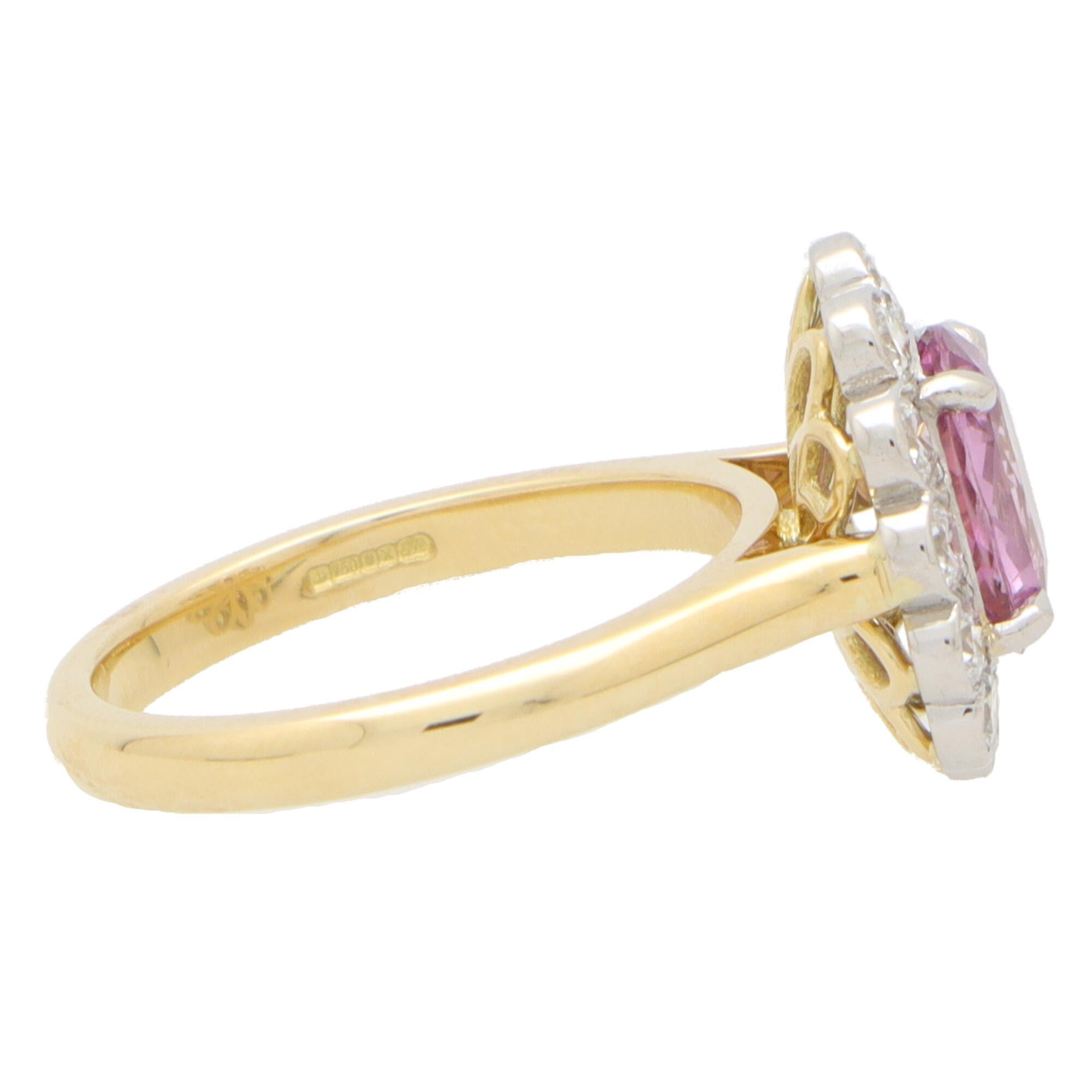 Contemporary Pink Sapphire and Diamond Floral Cluster Ring in 18k Gold In New Condition In London, GB