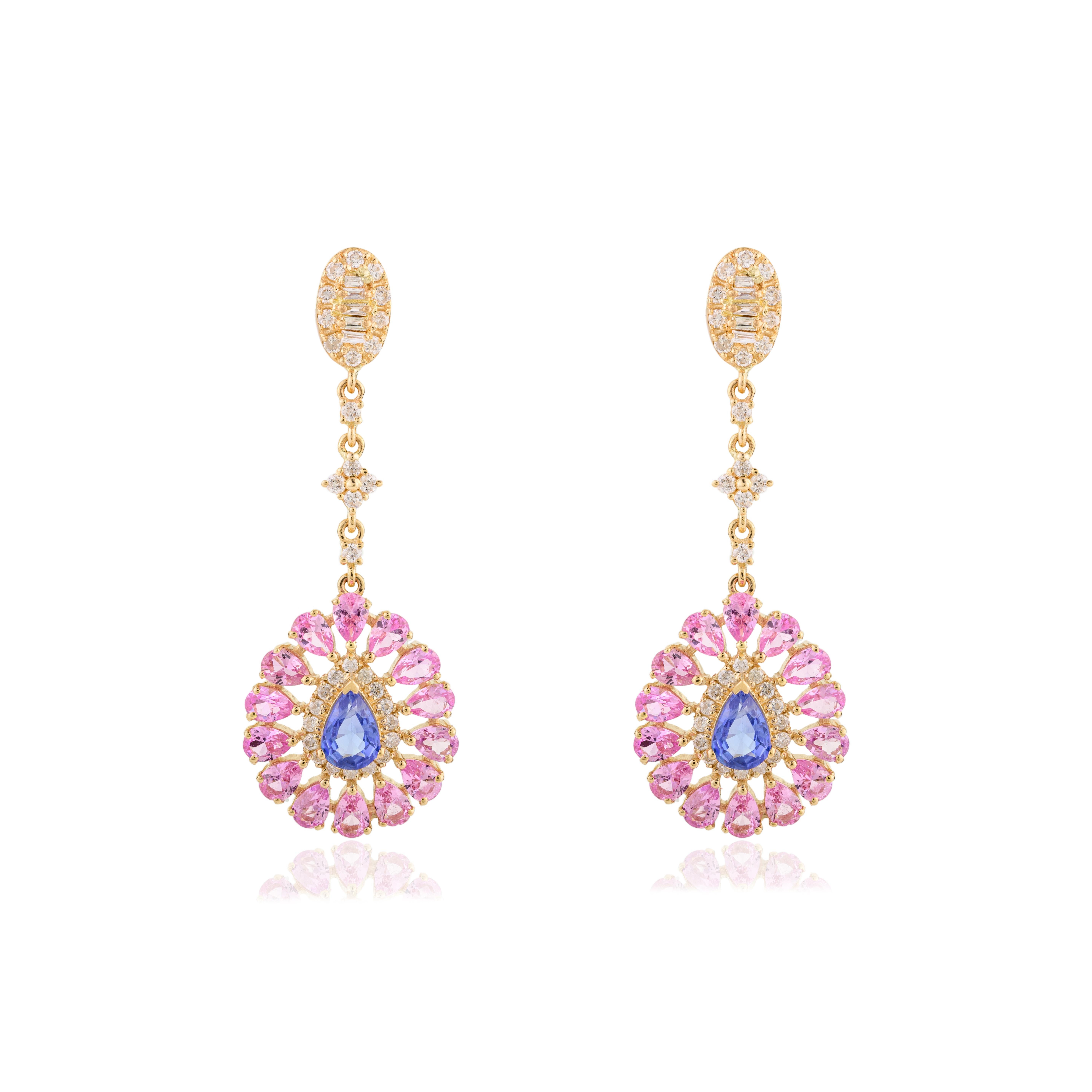 Moderno Orecchini pendenti contemporanei con zaffiro rosa e fiore in oro giallo 18 carati in vendita