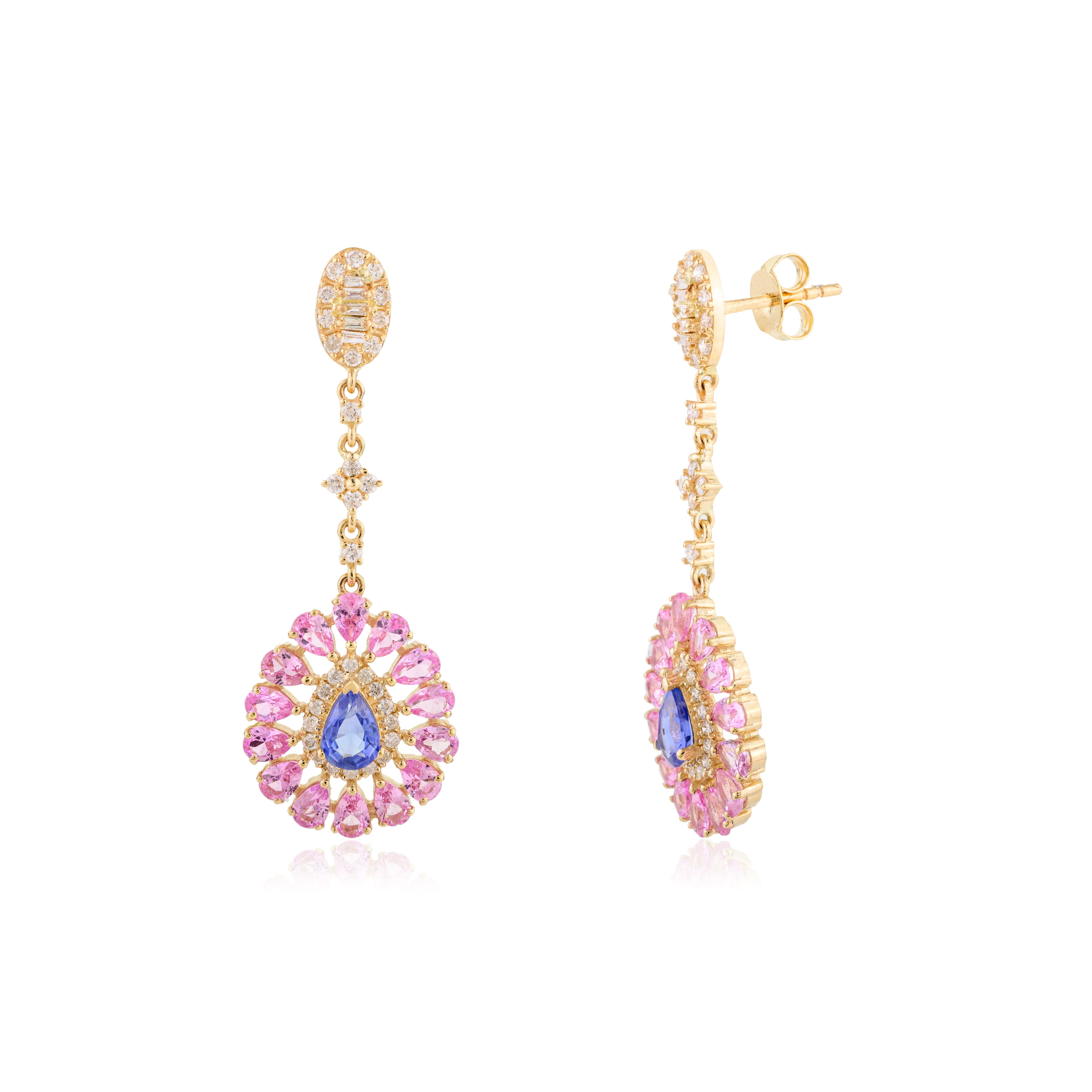 Orecchini pendenti contemporanei con zaffiro rosa e fiore in oro giallo 18 carati In condizioni Nuovo in vendita a New York, NY