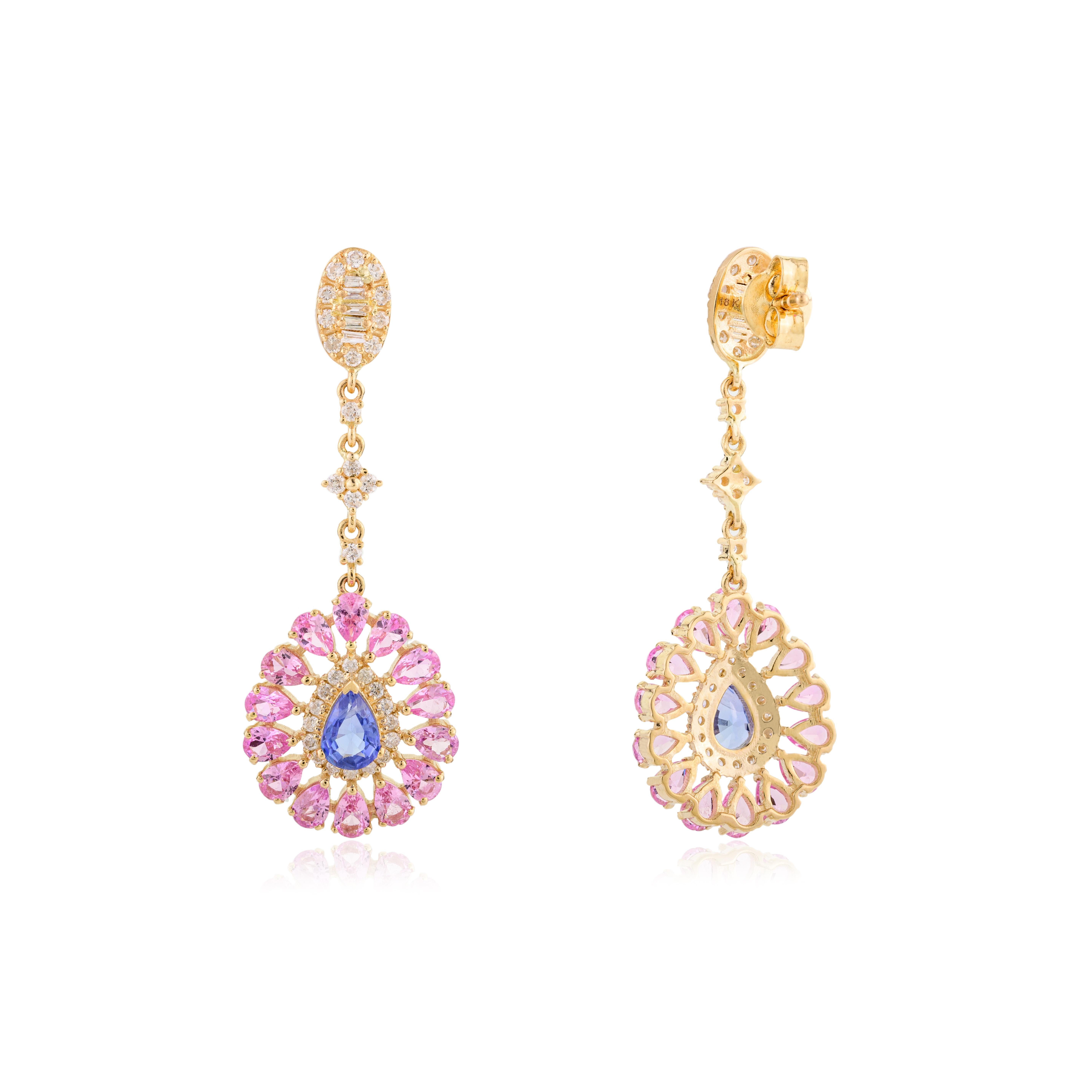 Orecchini pendenti contemporanei con zaffiro rosa e fiore in oro giallo 18 carati in vendita 1