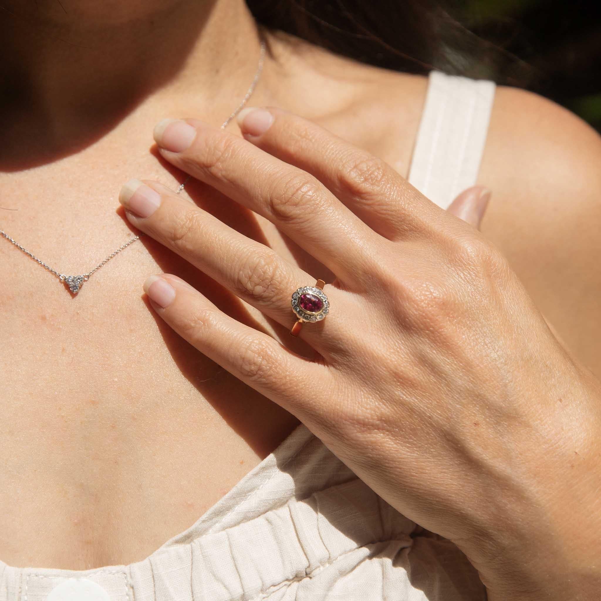 Contemporary Pink Tourmaline Diamond Halo Ring 18 Carat Gold In Good Condition For Sale In Hamilton, AU