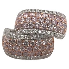 Boucles d'oreilles Huggie contemporaines en or blanc 14K avec diamants roses et blancs