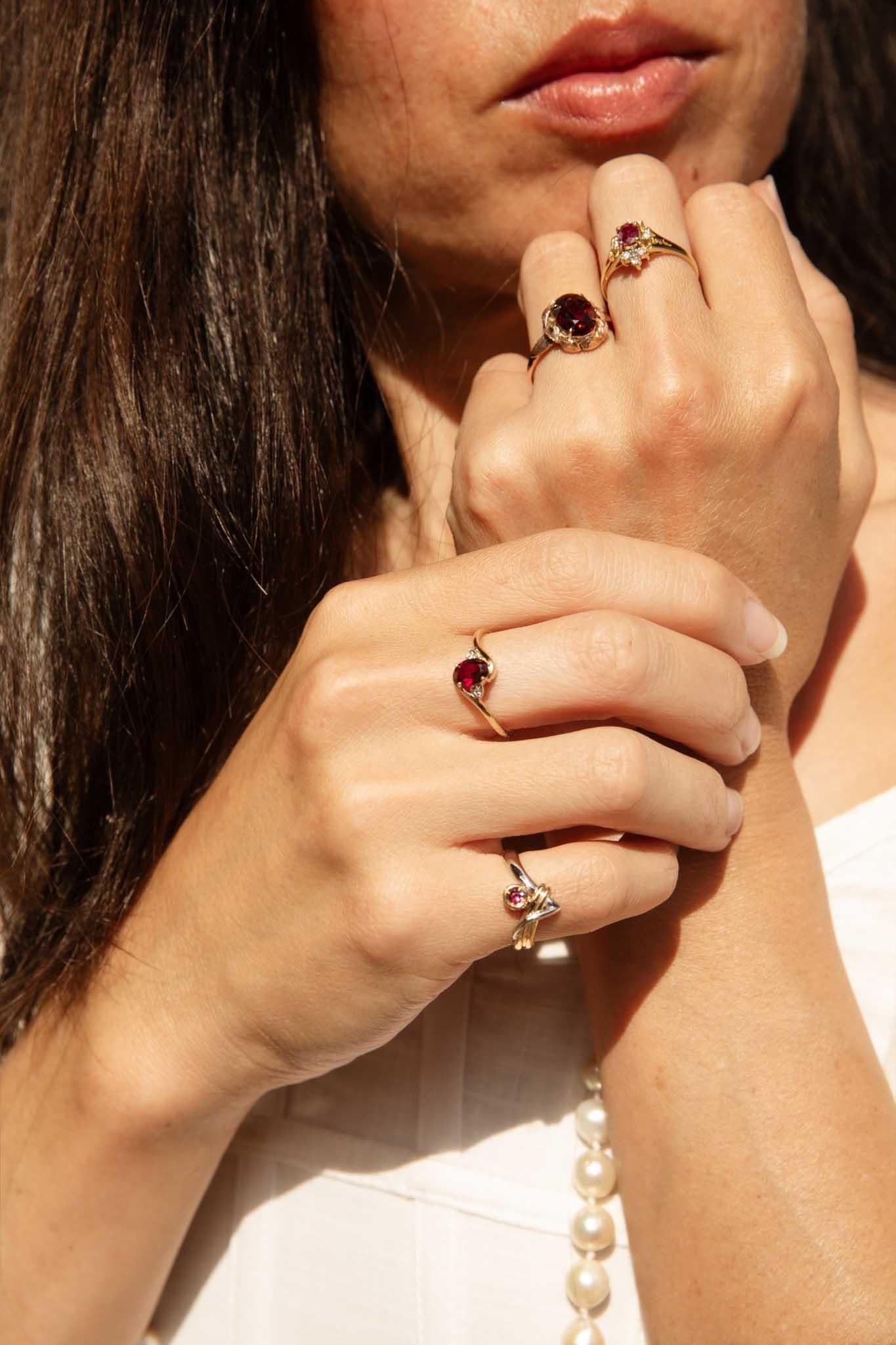 Contemporary Pinkish Red Ruby Ring Platinum & 18 Carat Yellow Gold In Good Condition For Sale In Hamilton, AU