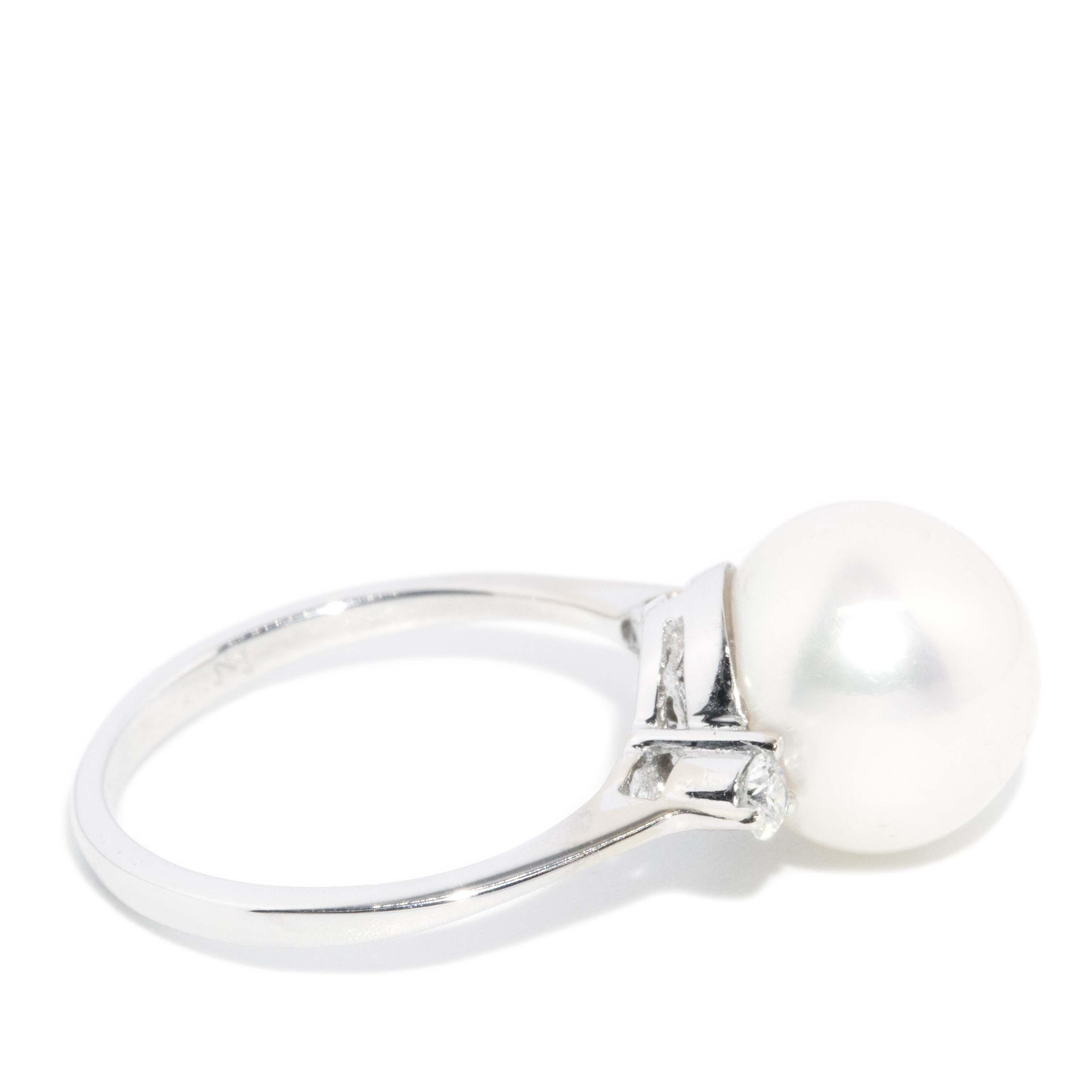 Contemporary Pinkish White Freshwater Pearl & Diamond Ring 18 Carat White Gold For Sale 1
