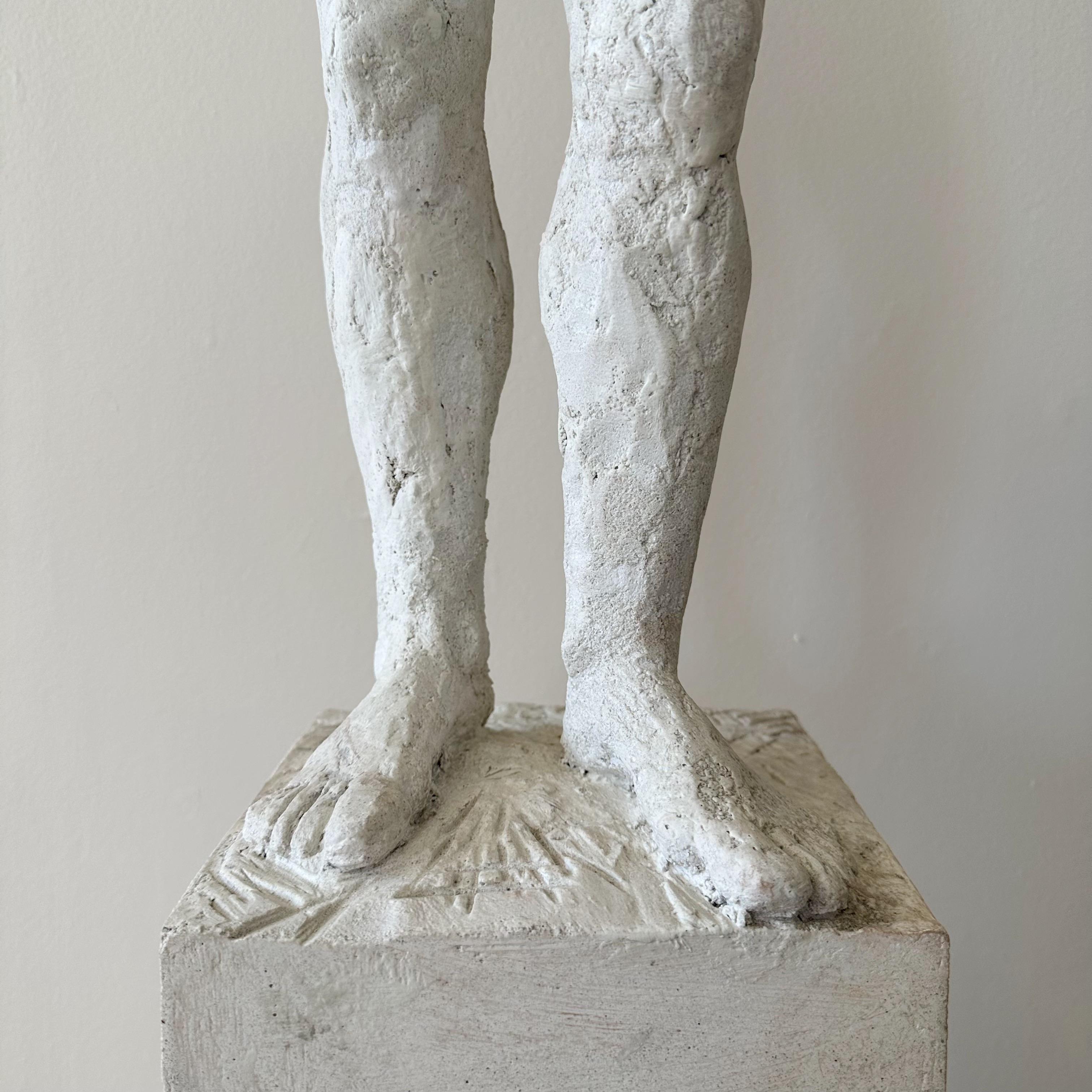 Zeitgenössische niedrigere Torso-Skulptur aus Gips und Zement von Orlando Chiang im Angebot 1