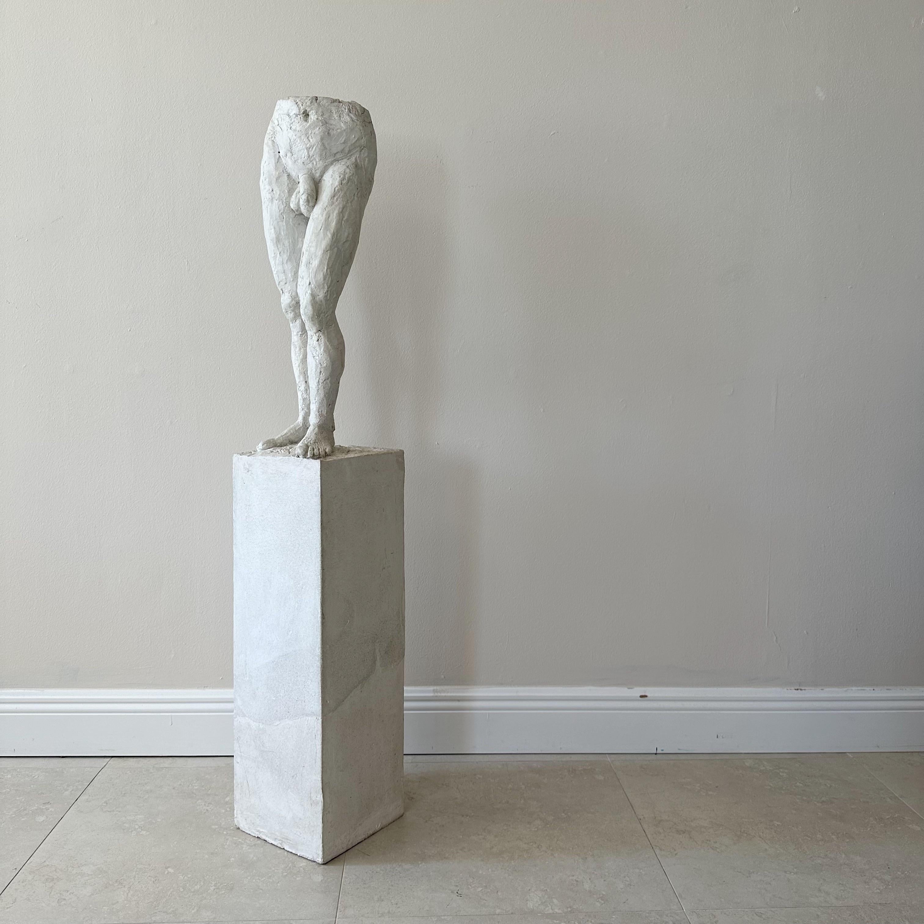 Zeitgenössische niedrigere Torso-Skulptur aus Gips und Zement von Orlando Chiang im Angebot 2