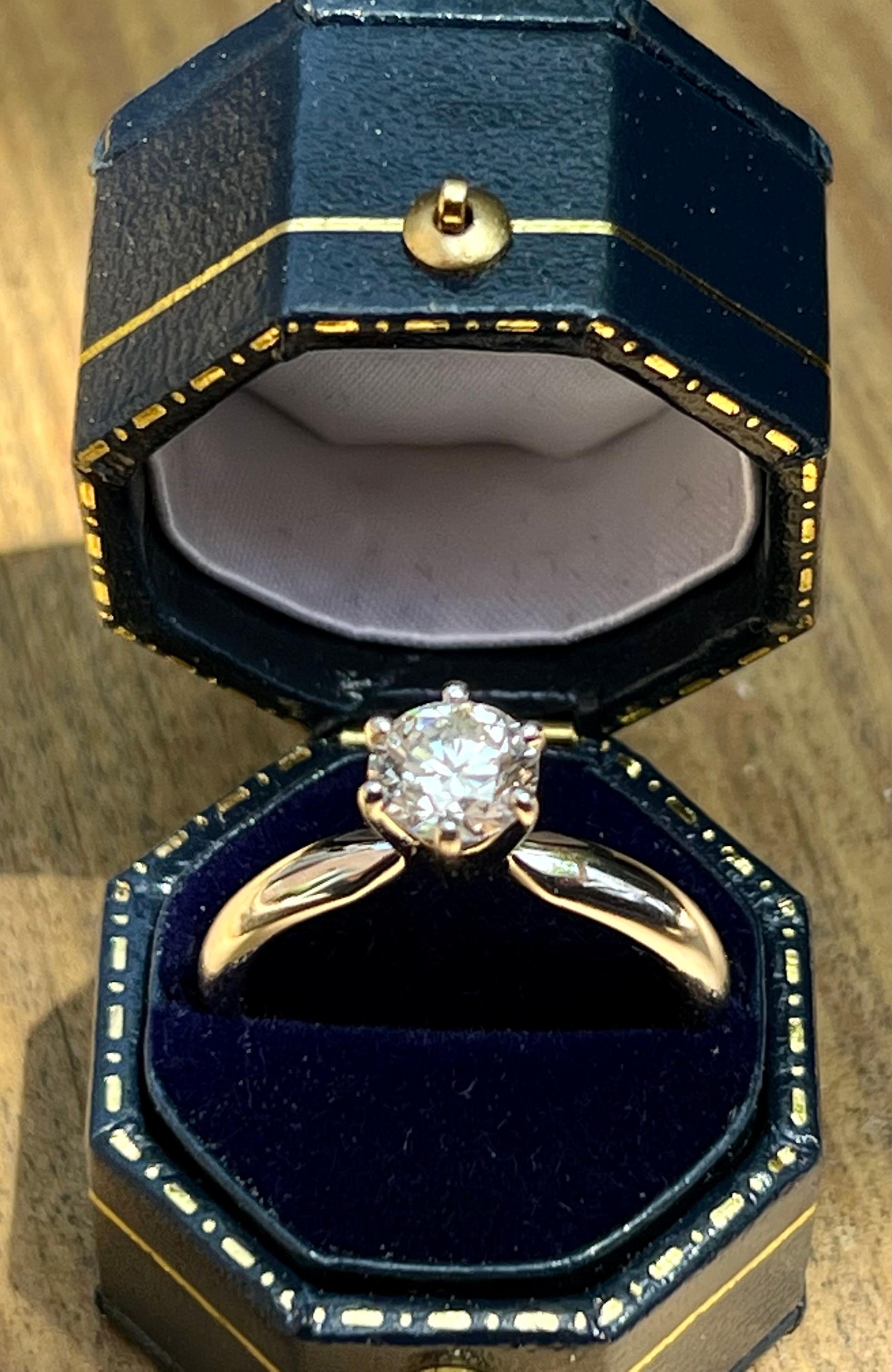 Contemporary Platinum Solitaire 1.01 Carat Diamond Engagement Ring For Sale