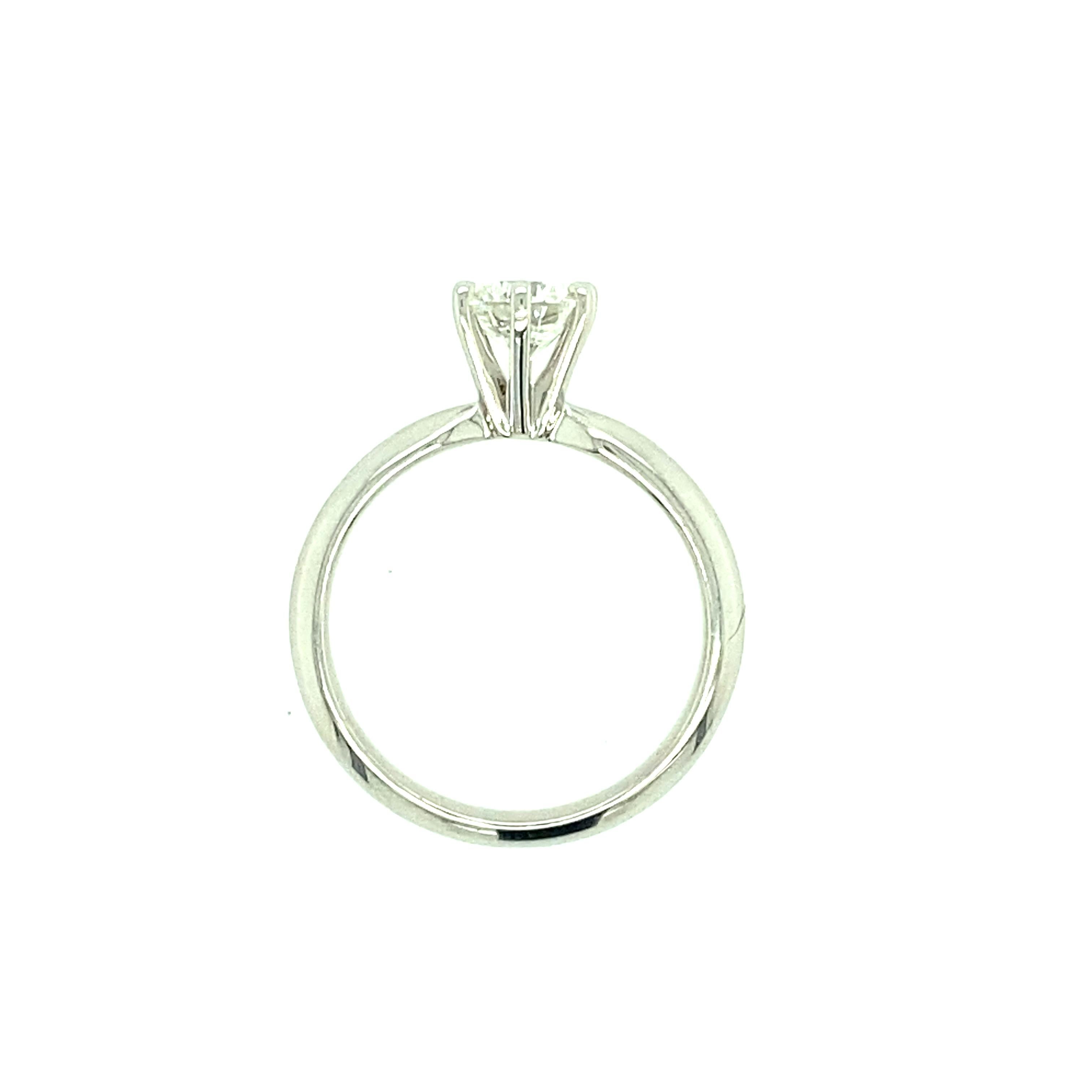Platinum Solitaire 1.01 Carat Diamond Engagement Ring For Sale 3