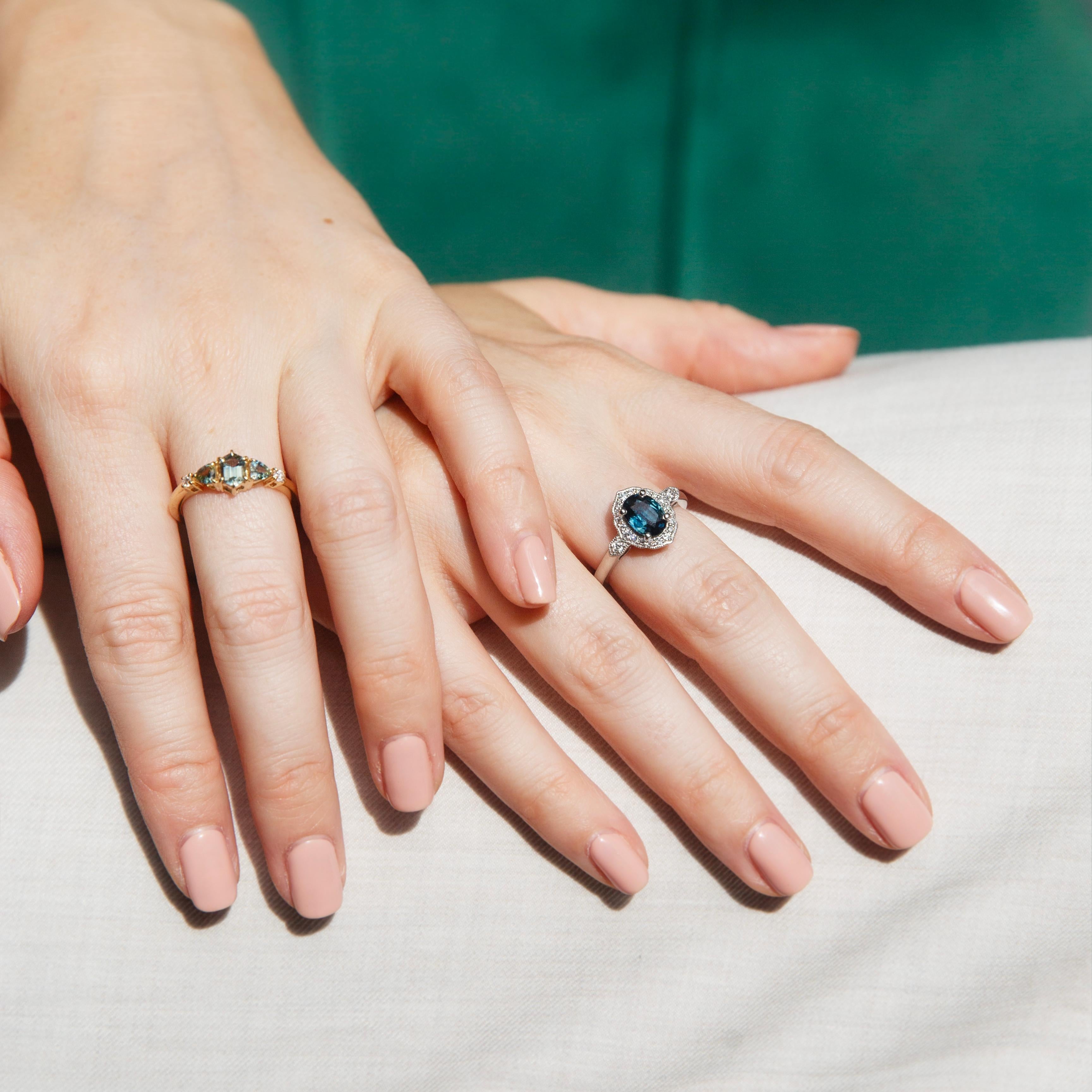 Contemporary Platinum Oval Teal Sapphire & Diamond Halo Milgrain Cluster Ring For Sale 5