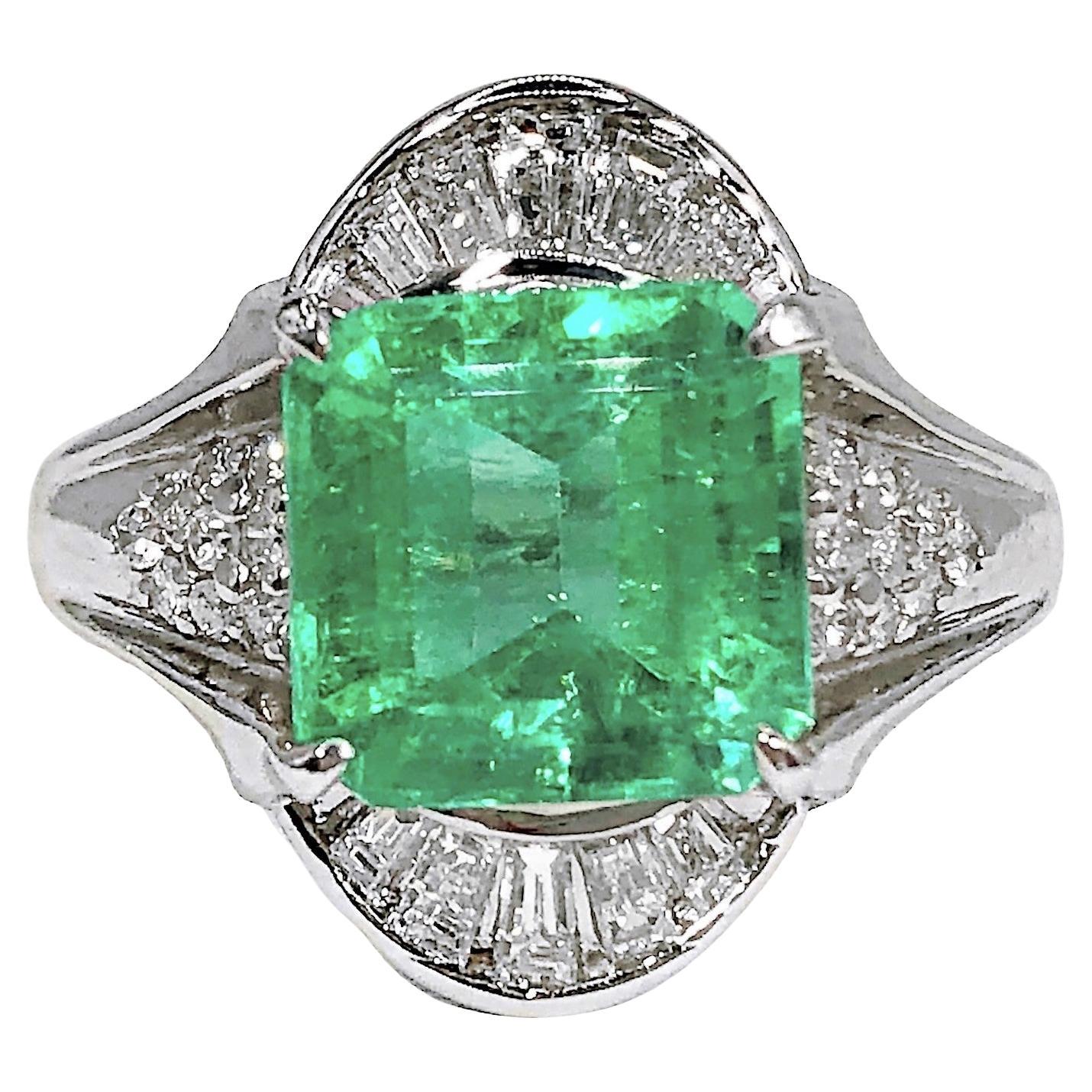Contemporary Platinum Ring with 3.48ct Emerald and Diamonds