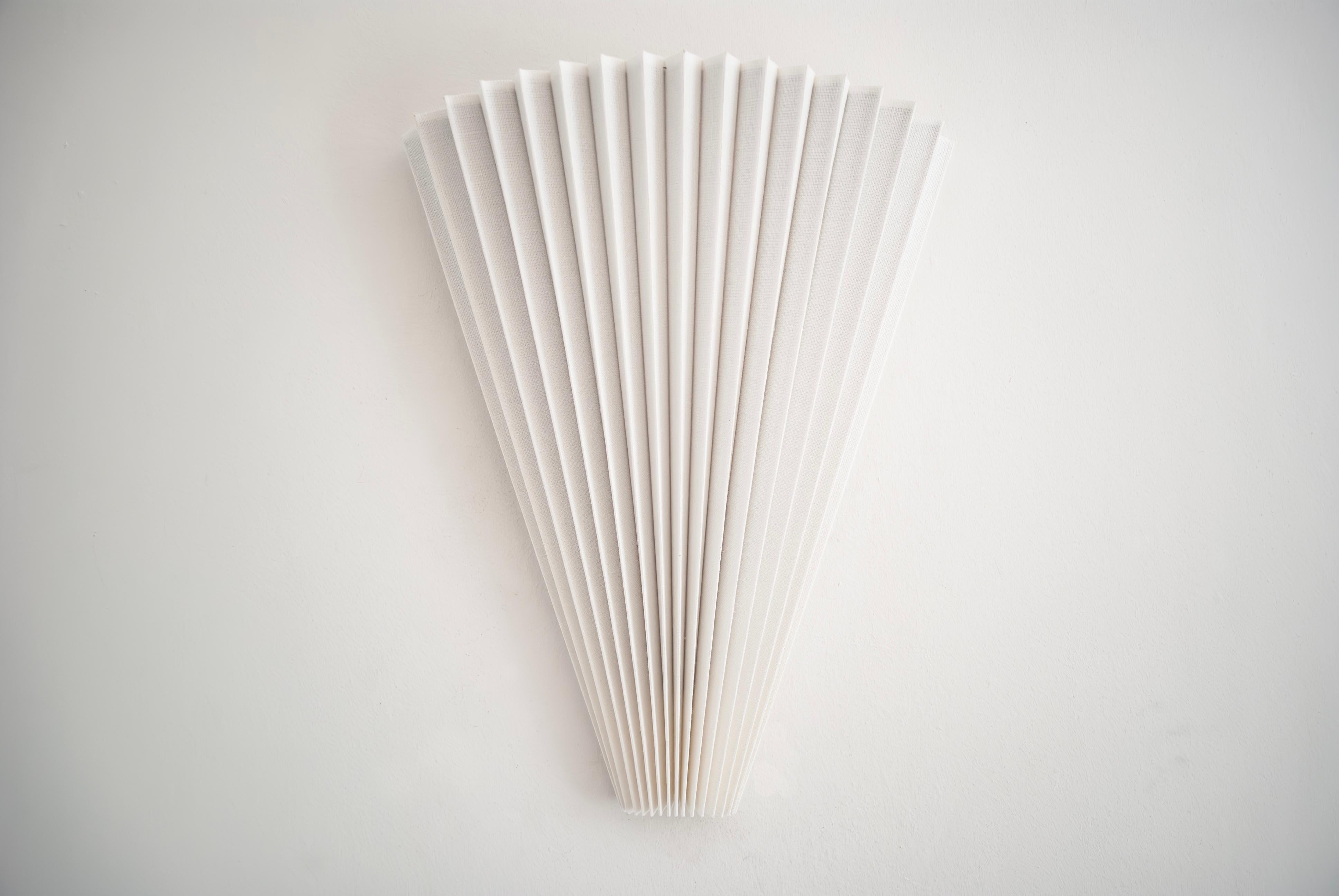 Contemporary Pleated Fan Light mit Leinenschirm Off-White Handmade 8er Set. (Britisch) im Angebot