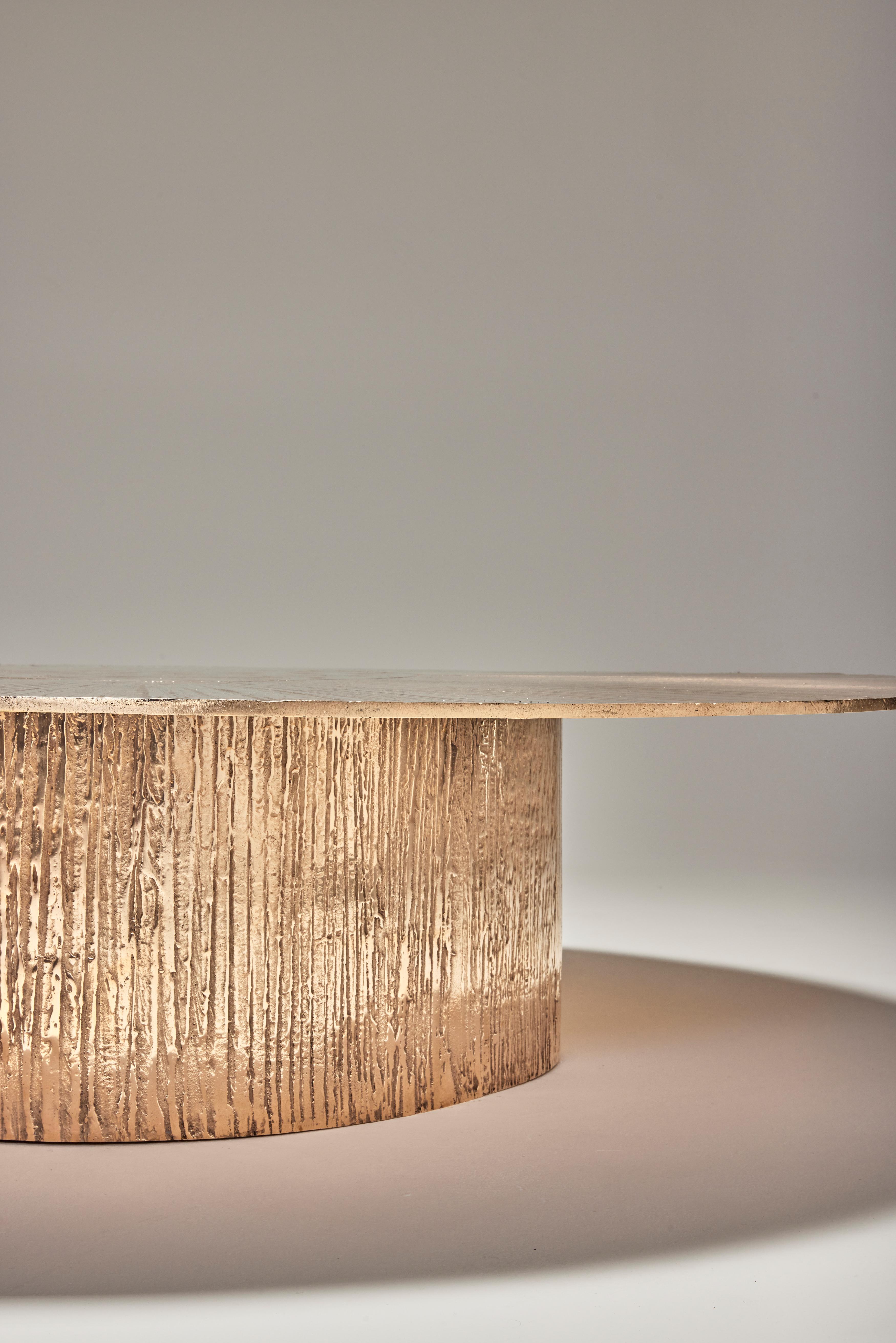 Table basse circulaire contemporaine en bronze poli par Colo Studio, France Neuf - En vente à London, GB