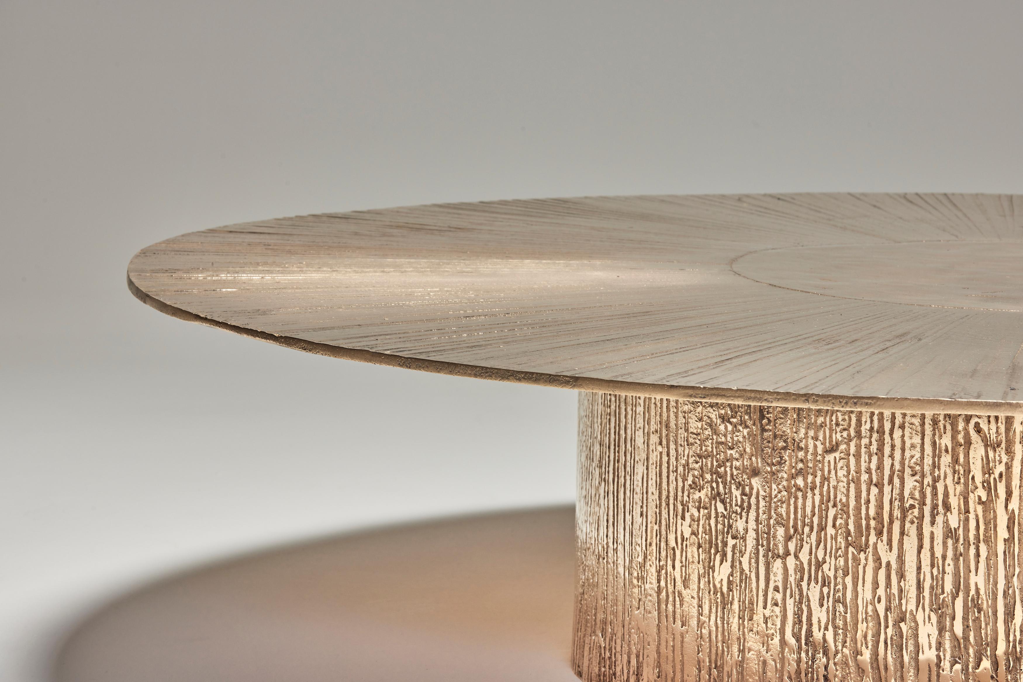 Bronze Table basse circulaire contemporaine en bronze poli par Colo Studio, France en vente