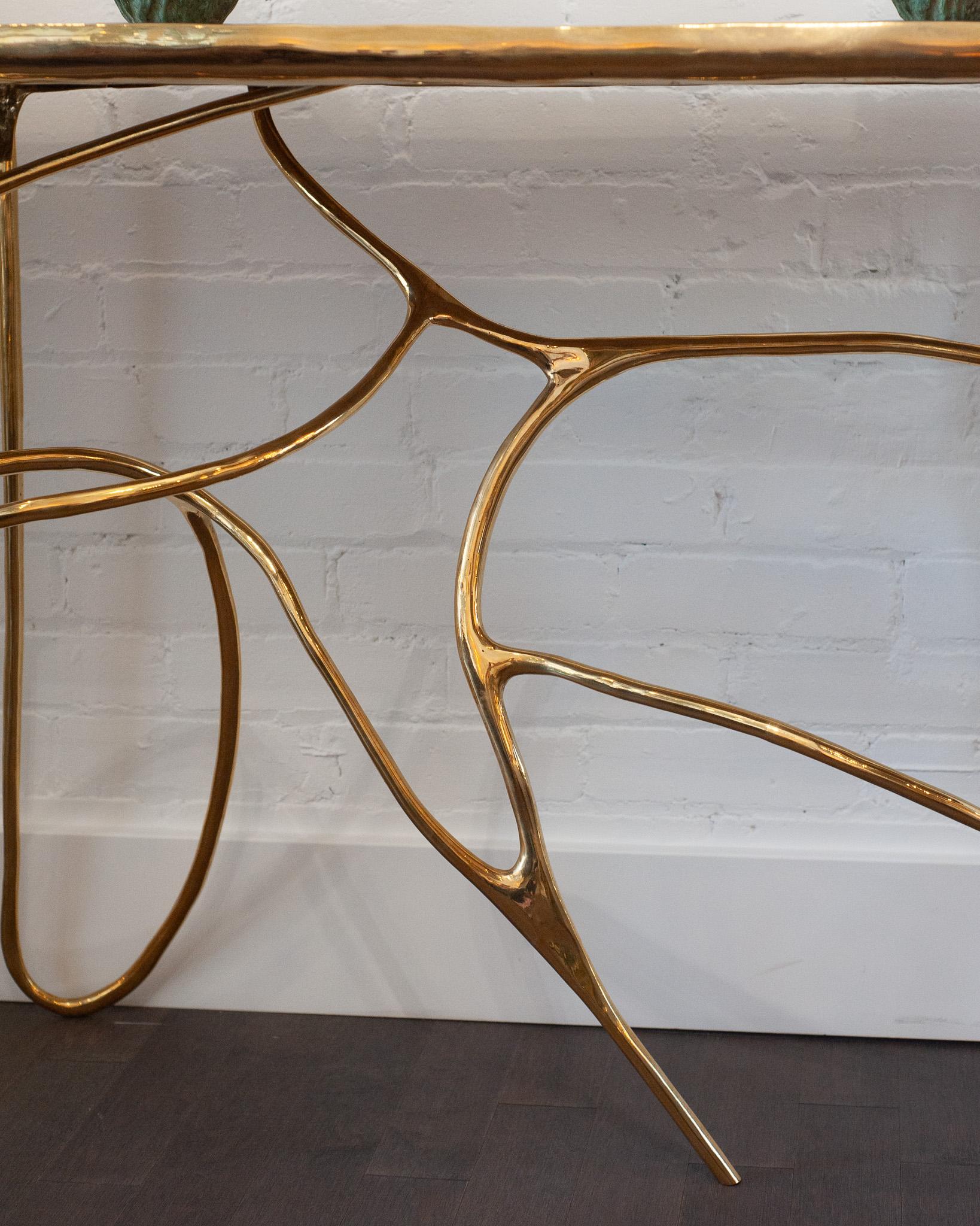 Thaïlandais Table console sculpturale contemporaine en laiton moulé poli en vente