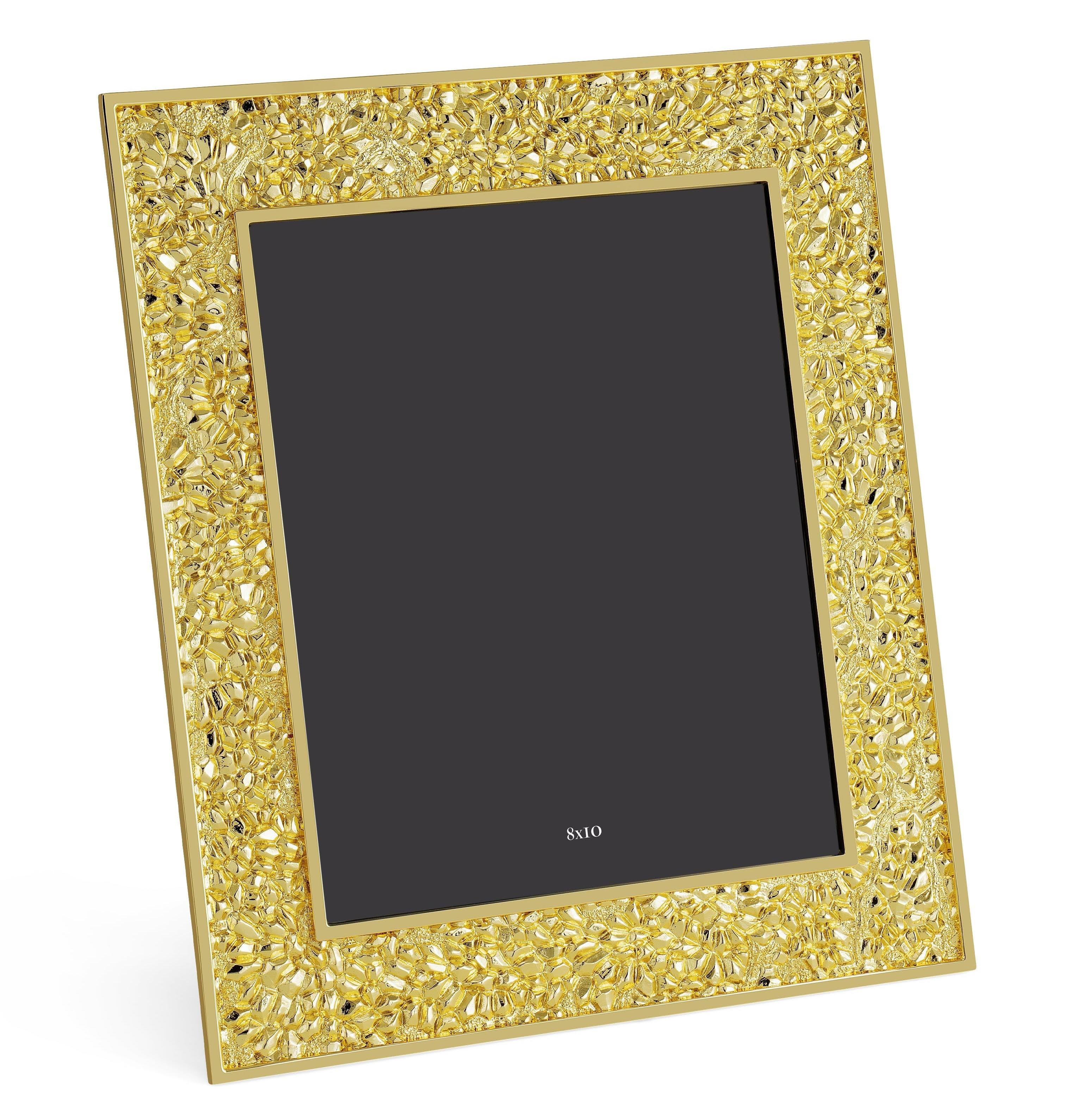 Contemporary pomegranate photo frame in high-quality gold-plated metal.

Show off your favourite photos in style with this photo frame. Made from high-quality gold-plated metal and featuring pomegranate seeds, it's a beautiful addition to your