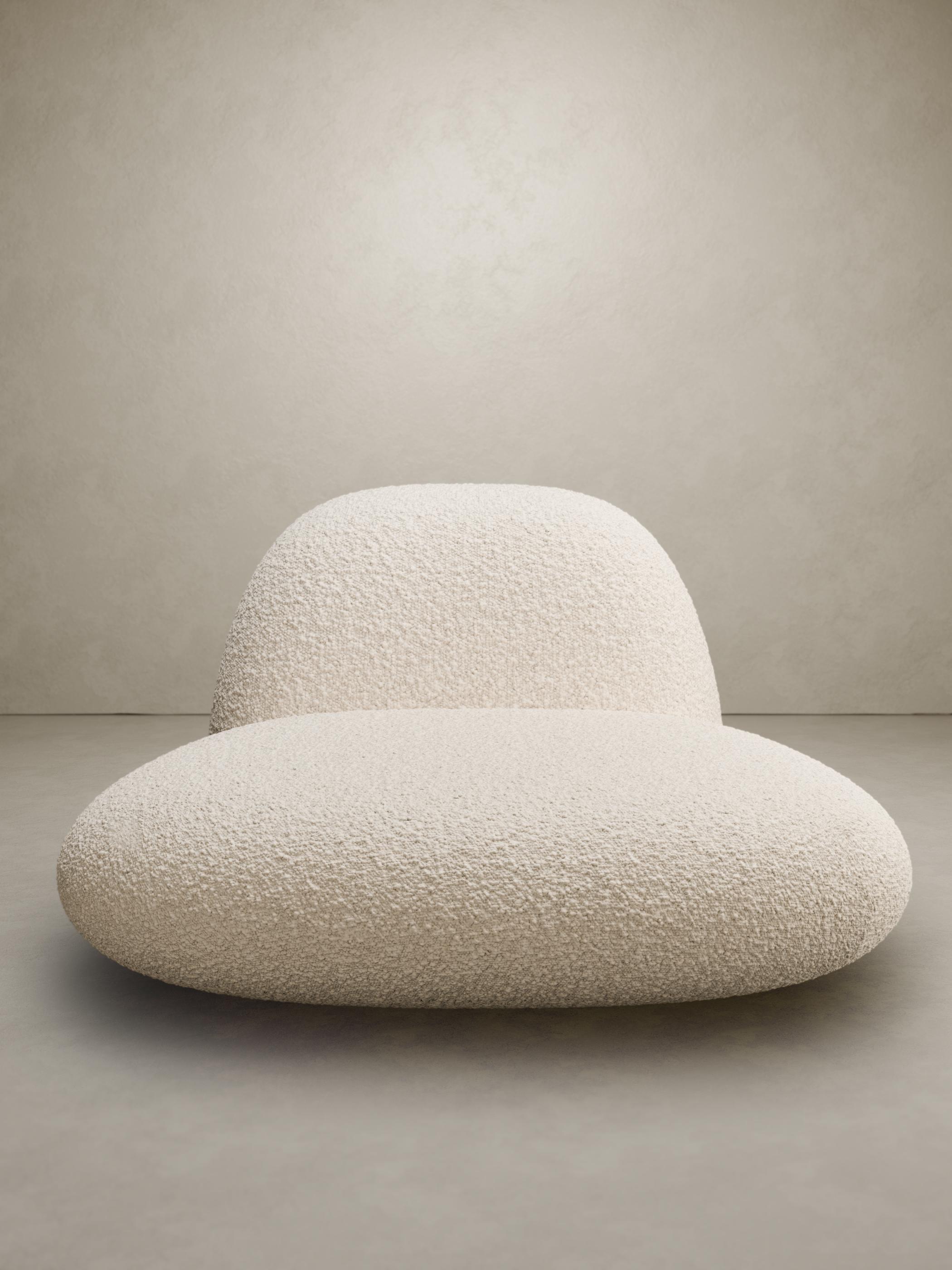 Olga Engel is a successful Russian product and interior designer, who harmoniously mixes luxury with minimalism, functionality and ergonomics with a light mood and a touch of irony. Her projects are always filled with the objects by her own design.