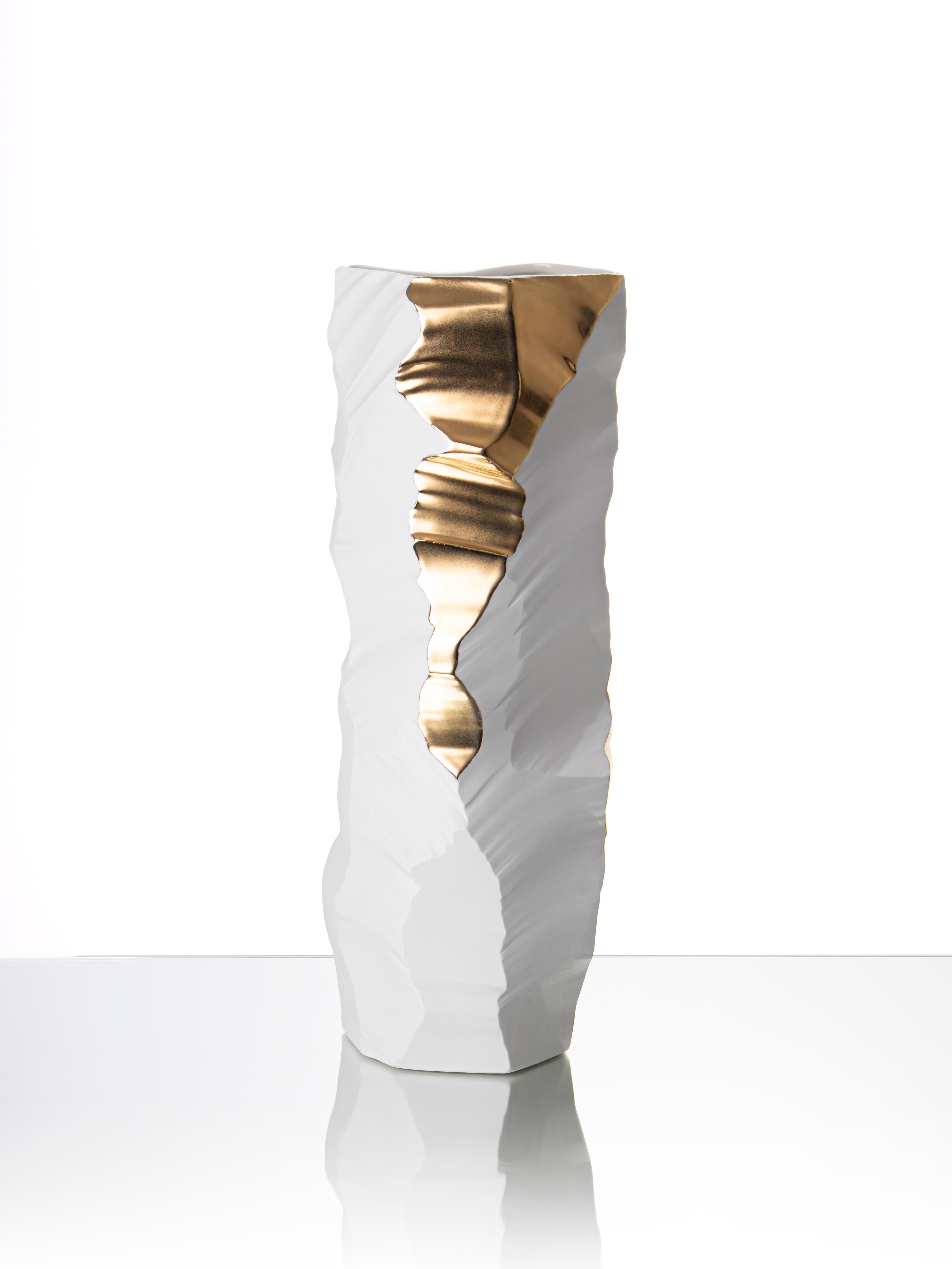 Porcelain vase / sculpture with a bold personality, part of ARTIKA collection, designed by the architect and designer Giovanni Luca Ferreri. Pure white, the signature style of FOS, changes shade every time light hits the glacier-like facets. The