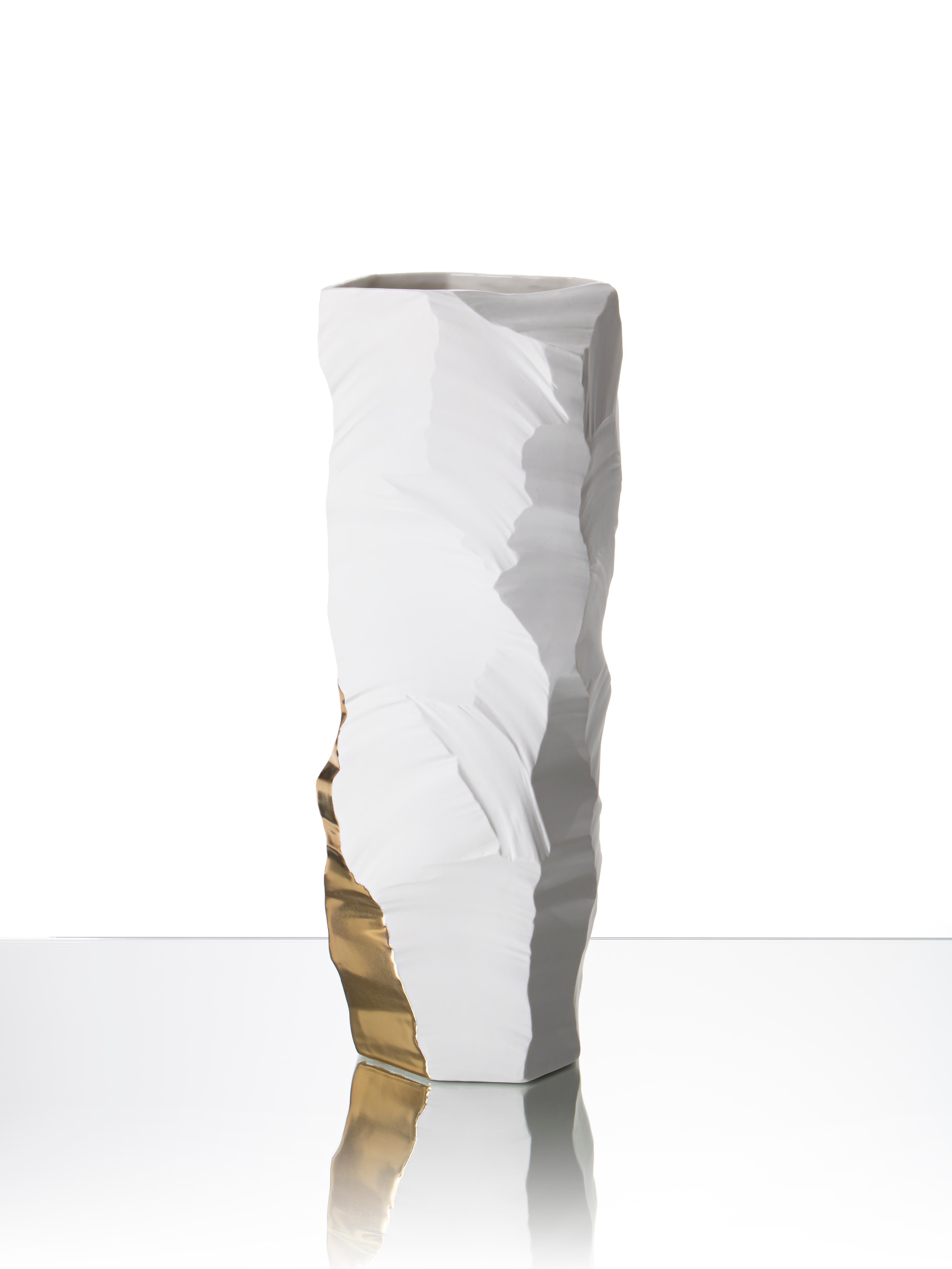 Modern Contemporary Porcelain Big Vase Gold Iceberg Ceramic Hand-Painted Italy Fos For Sale