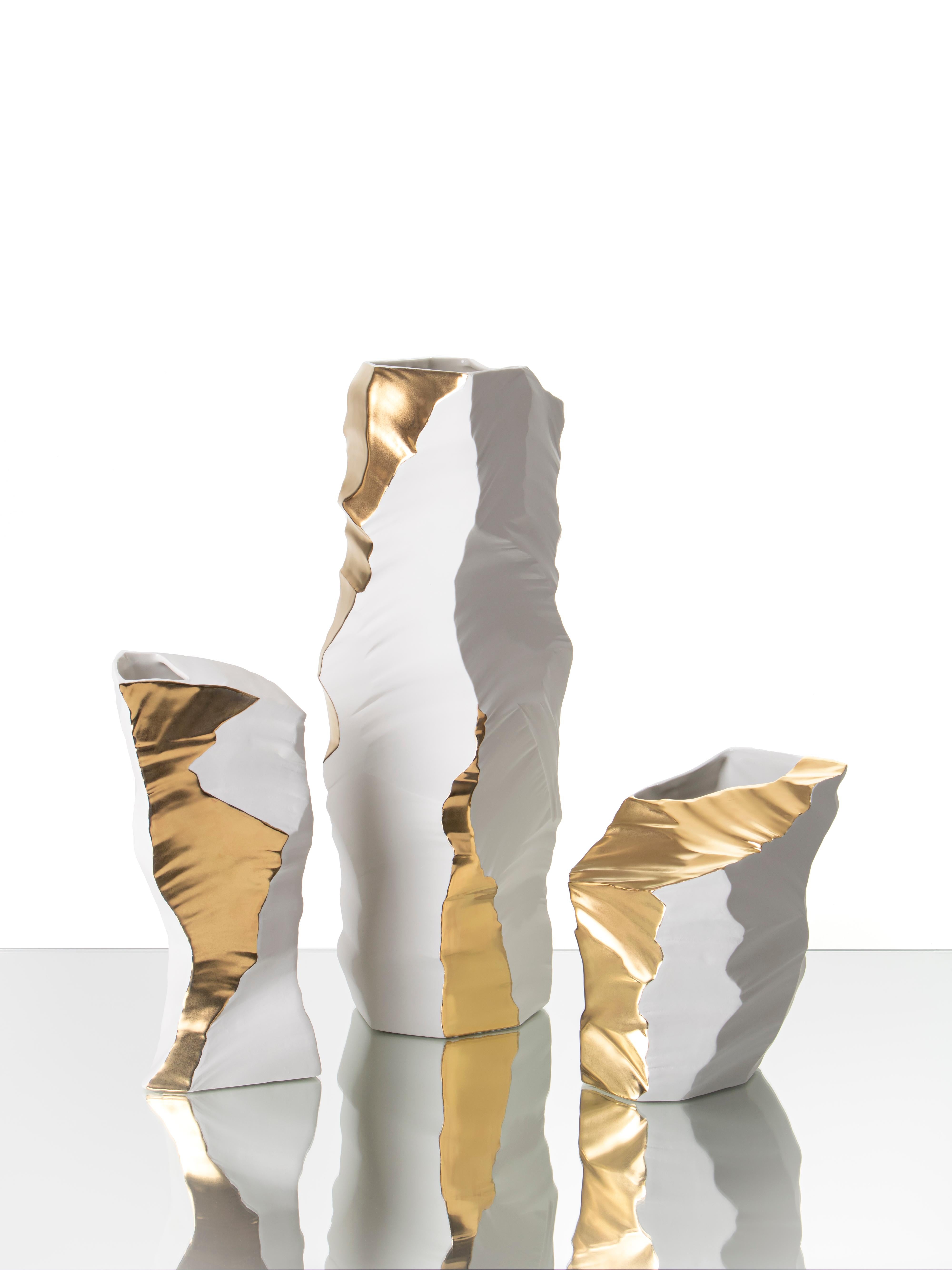 Contemporary Porcelain Medium Vase Gold Iceberg White Ceramic Italy Fos In New Condition For Sale In Faenza, IT