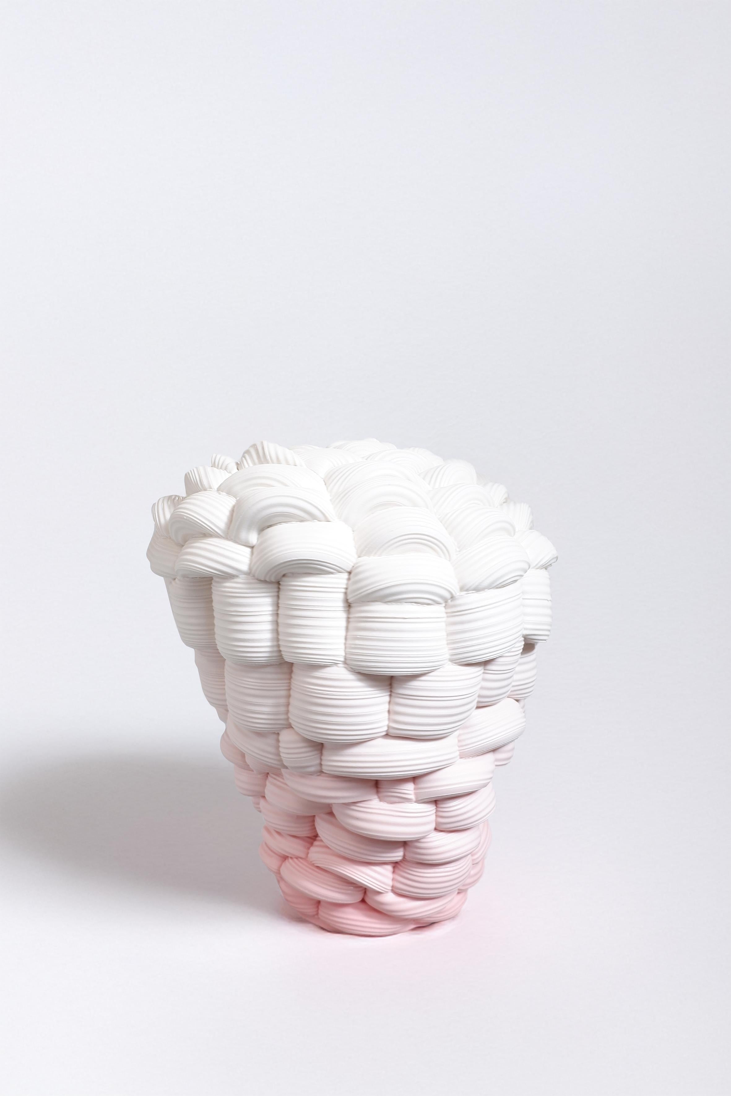 Contemporary porcelain monochromatic Fold vessel by Steven Edwards In New Condition For Sale In 1204, CH