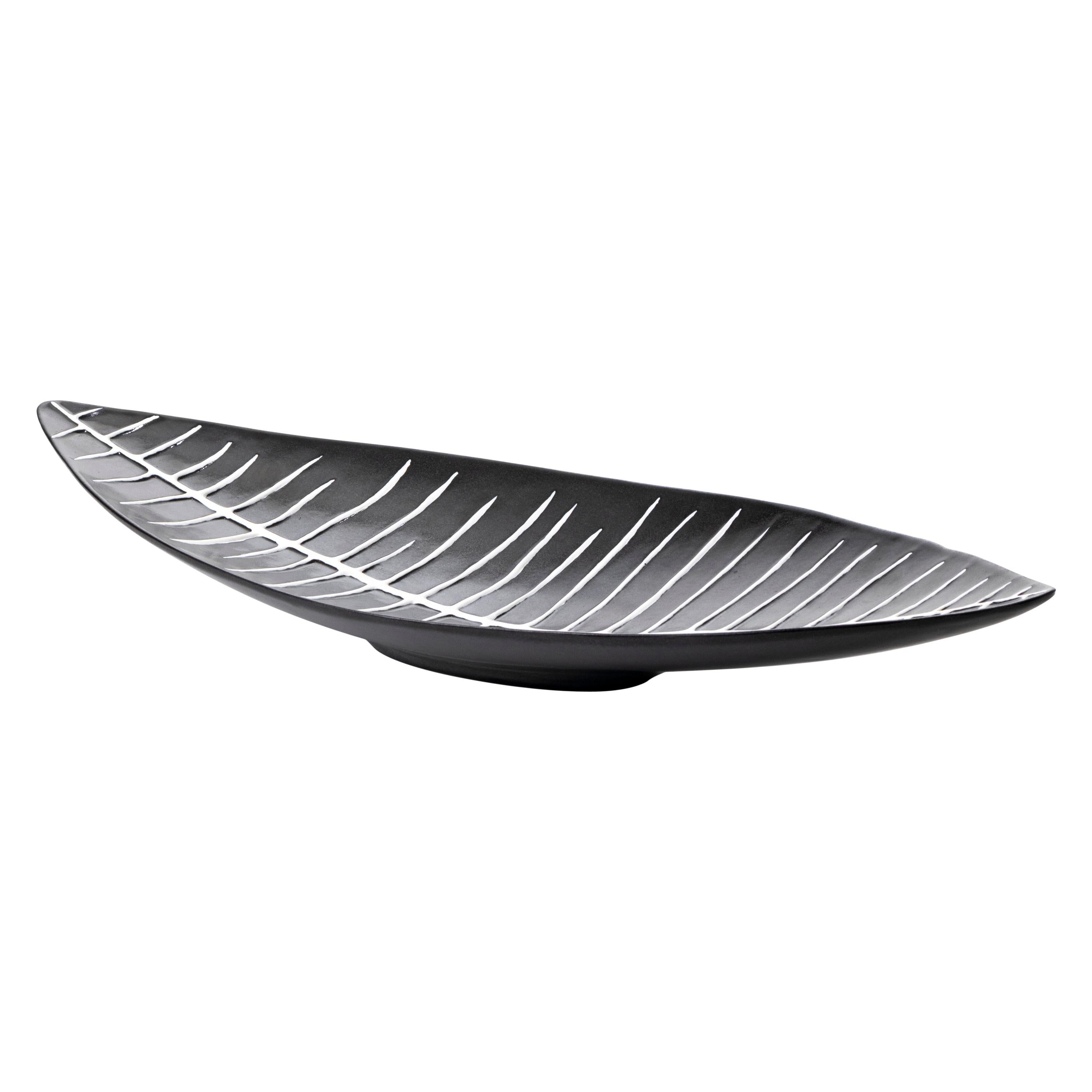 Contemporary Porcelain Oval Centerpiece Bay Leaf Black White Ceramic Italy Fos For Sale