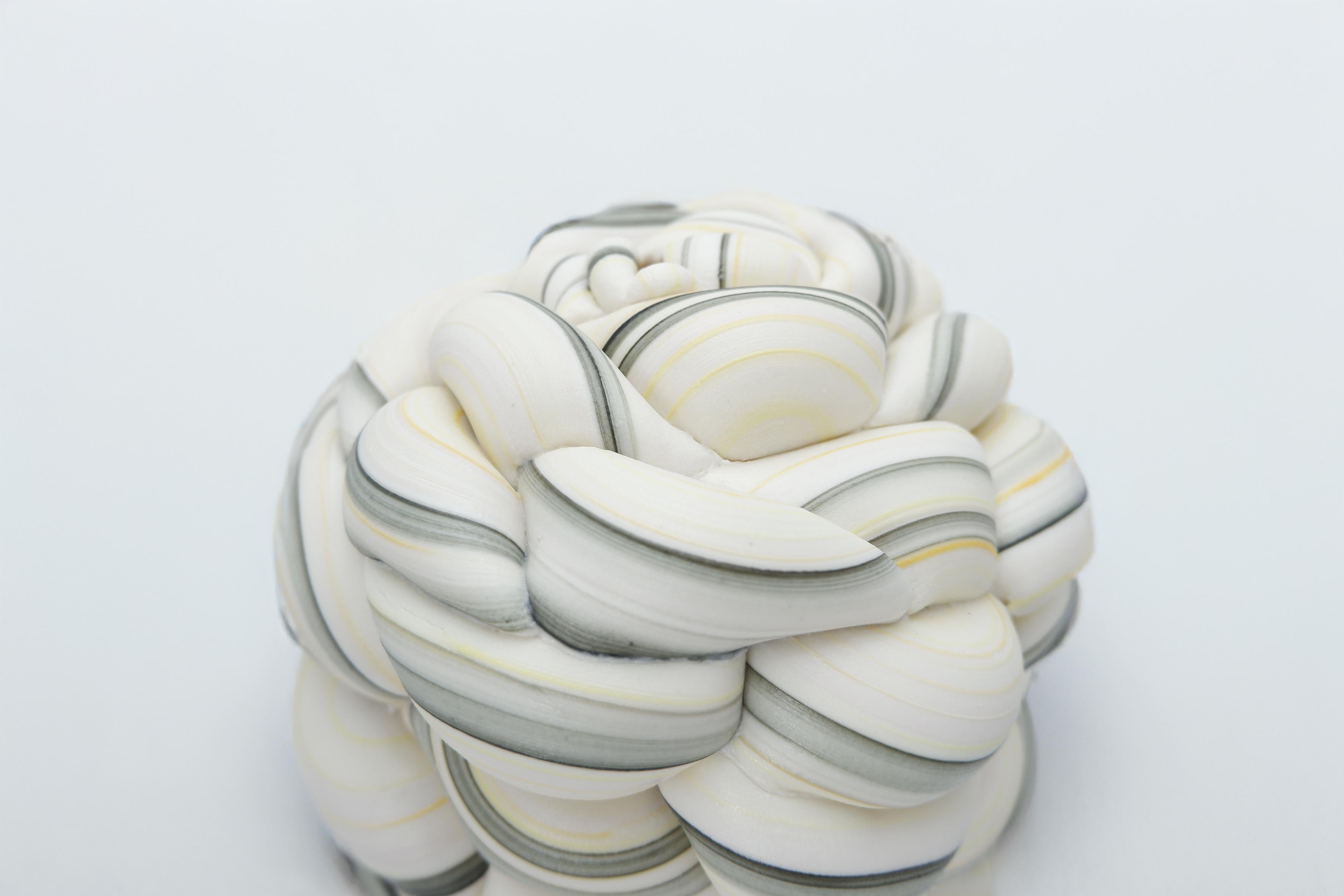Fatto a mano Vaso in porcellana contemporanea Striped fold XIII di Steven Edwards in vendita
