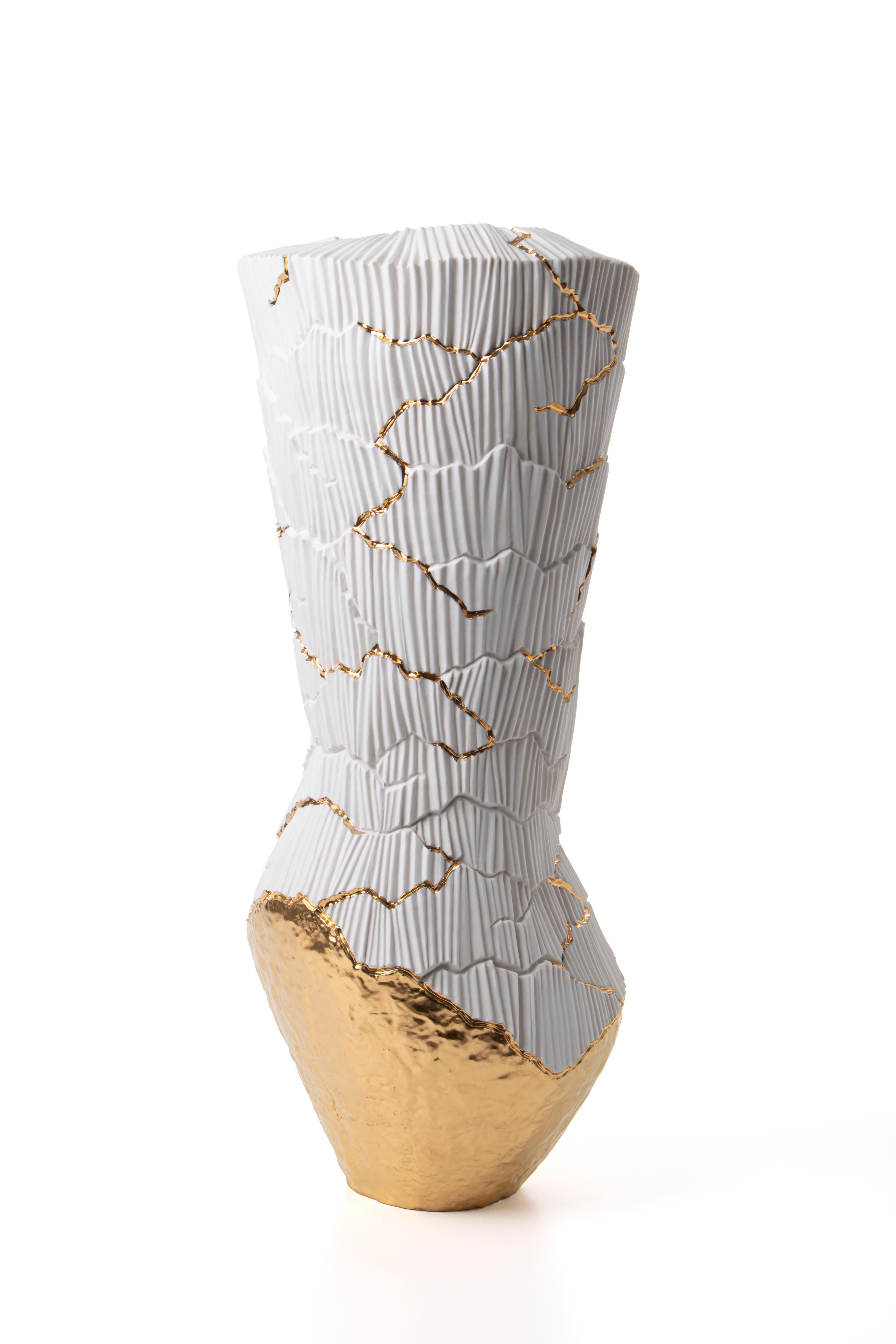 Italian Contemporary Porcelain Tall Vase Gold Kintsugi White Ceramic Hand-Painted Fos For Sale