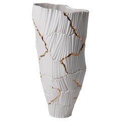 Vaso contemporaneo in porcellana Gold Kintsugi White Ceramic dipinto a mano Italia Fos