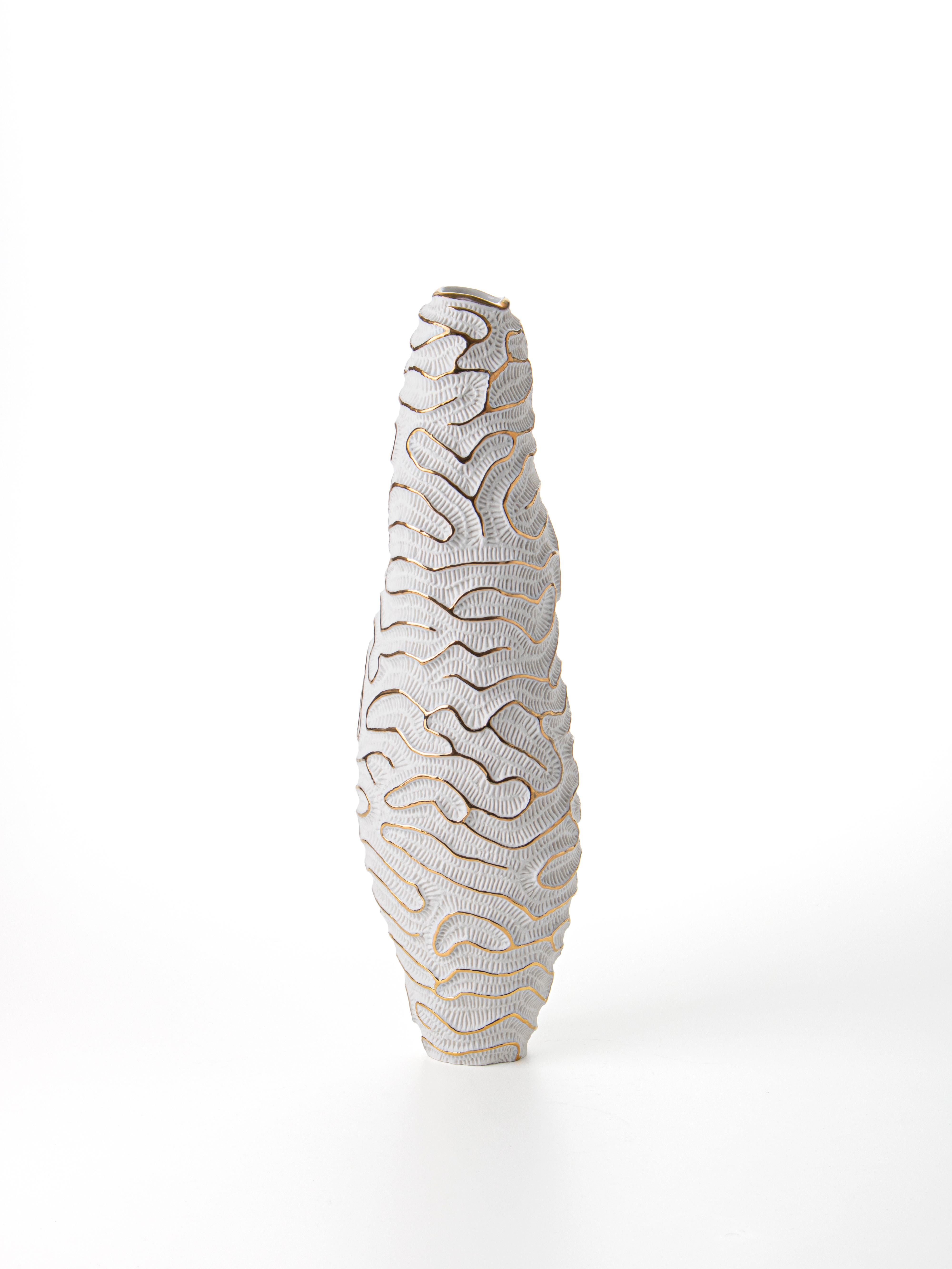 Modern Contemporary Porcelain Vase Gold Slim Sea Fossil texture Ceramic Italy Fos For Sale