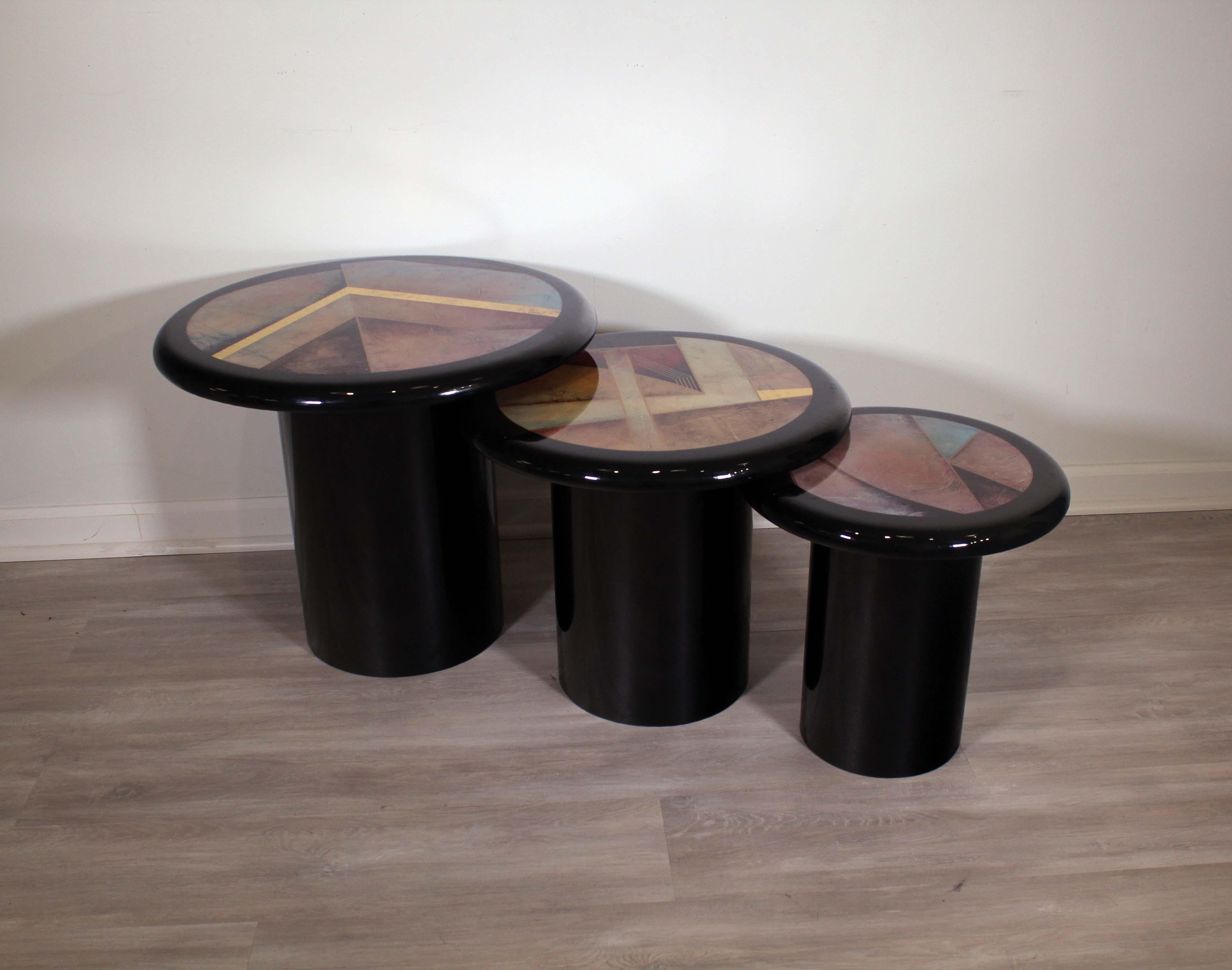 Contemporary Post Modern Set of 3x Milano Memphis Style Pedestal Nesting Tables In Good Condition For Sale In Keego Harbor, MI