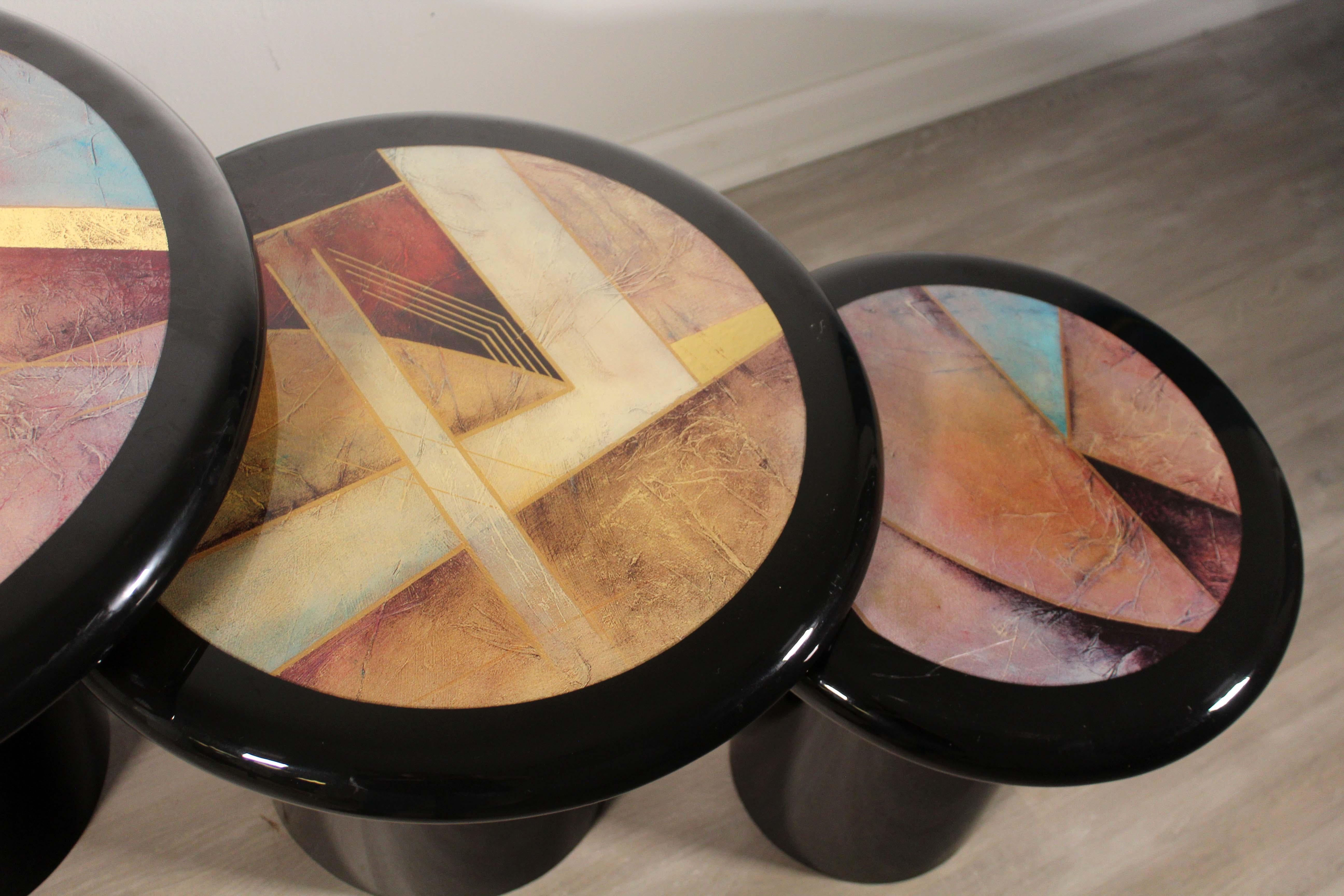 Wood Contemporary Post Modern Set of 3x Milano Memphis Style Pedestal Nesting Tables For Sale