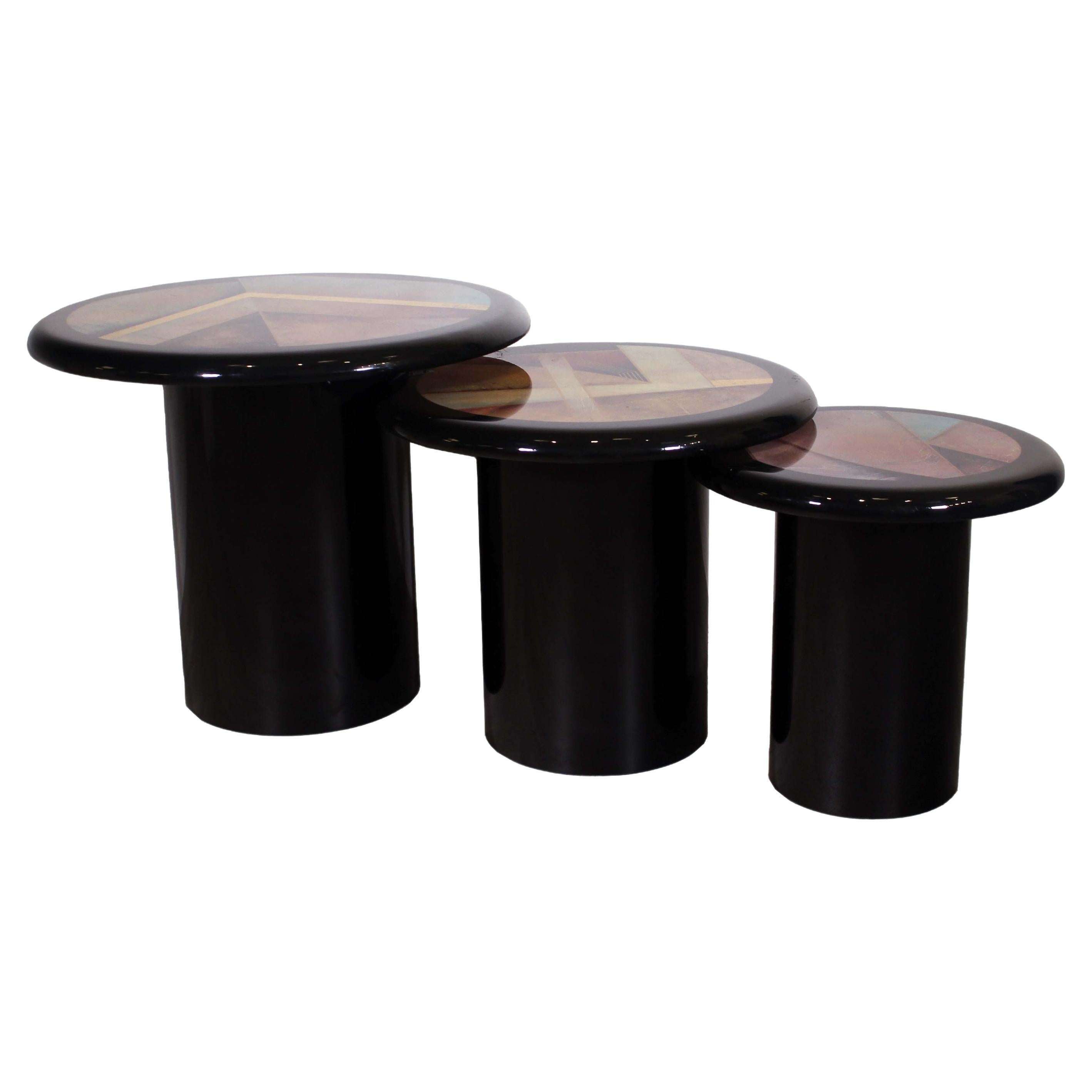 Contemporary Post Modern Set of 3x Milano Memphis Style Pedestal Nesting Tables For Sale