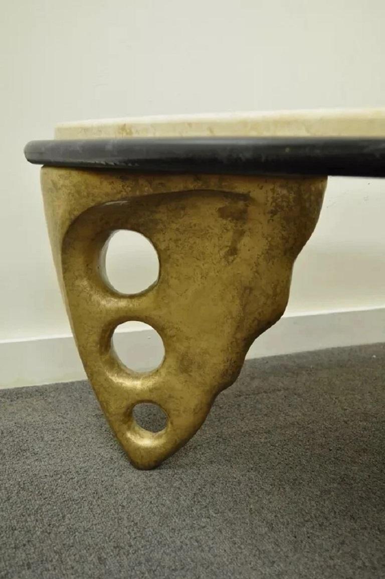 Contemporary Postmodern Faux Marble Top Sculptural Triangular Coffee Table (Postmoderne) im Angebot