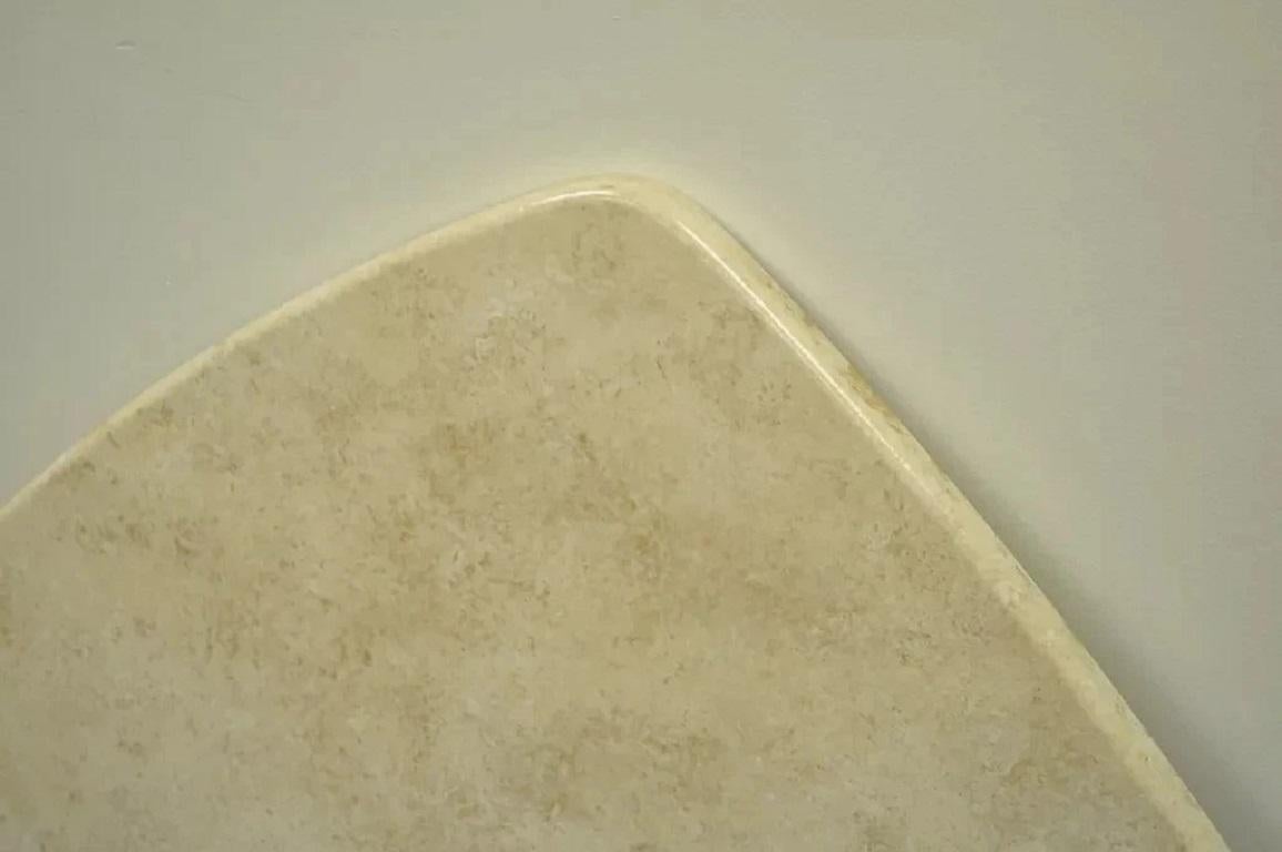 Contemporary Postmodern Faux Marble Top Sculptural Triangular Coffee Table im Zustand „Gut“ im Angebot in Philadelphia, PA
