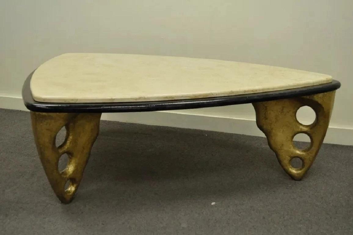 Contemporary Postmodern Faux Marble Top Sculptural Triangular Coffee Table (20. Jahrhundert) im Angebot