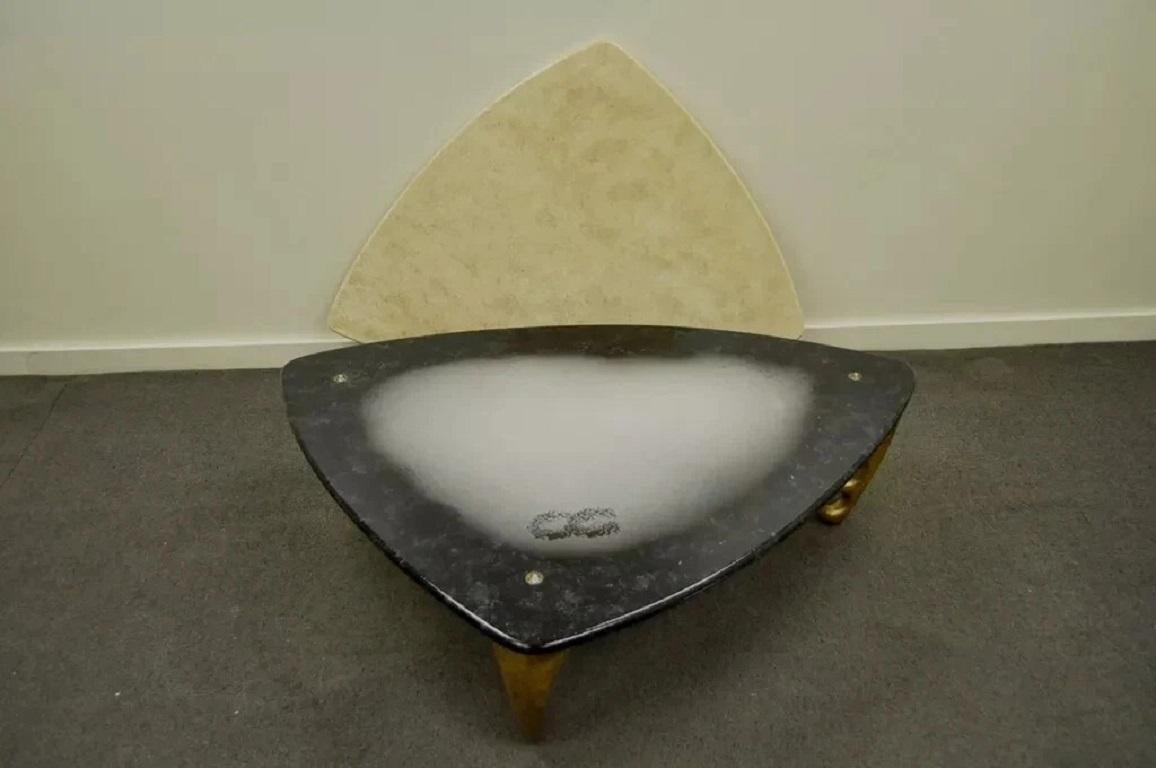 Contemporary Postmodern Faux Marble Top Sculptural Triangular Coffee Table (Holz) im Angebot