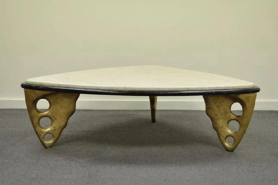 Contemporary Postmodern Faux Marble Top Sculptural Triangular Coffee Table im Angebot 1