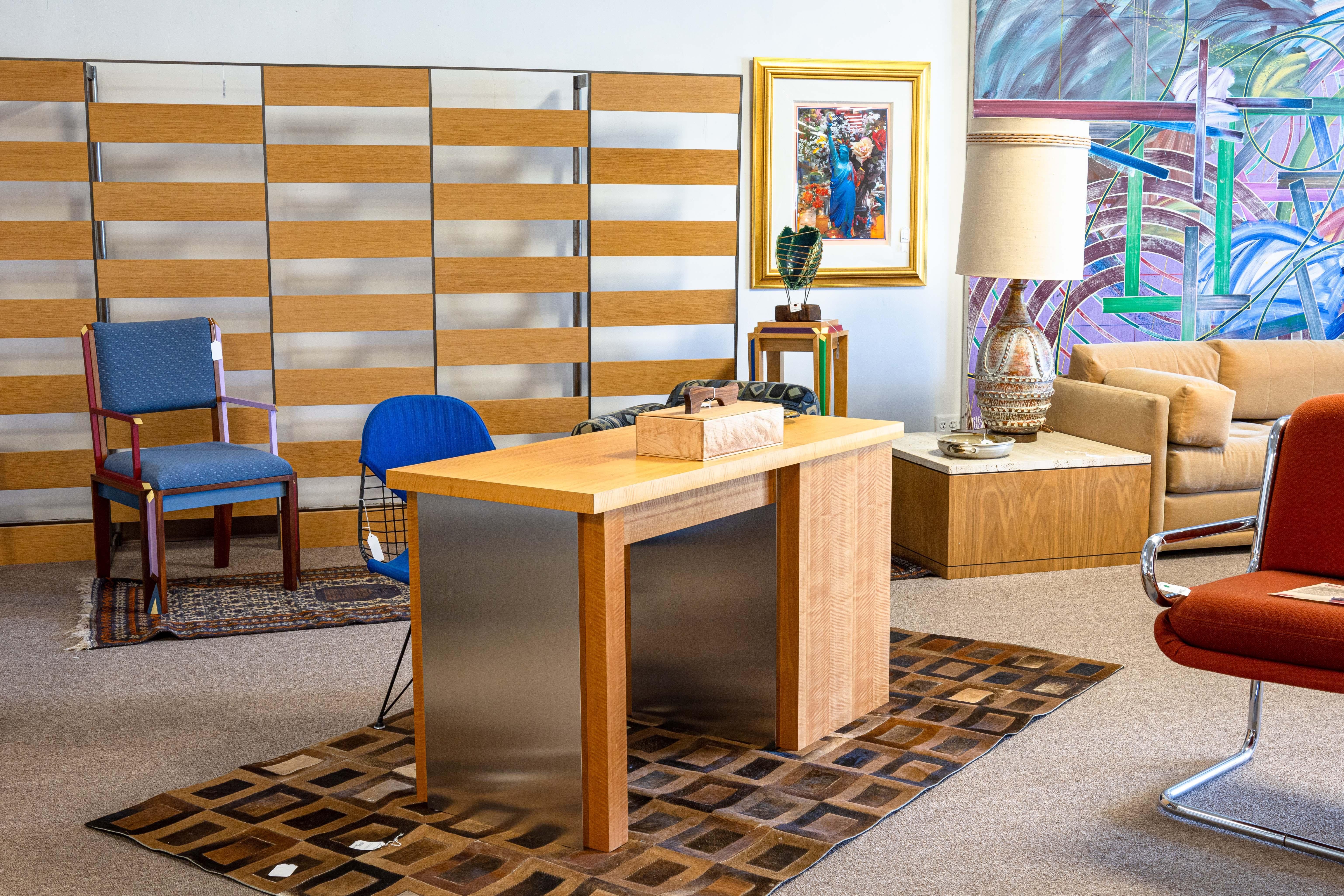 Scrivania postmoderna in Wood e metallo con cassetti in vendita 4