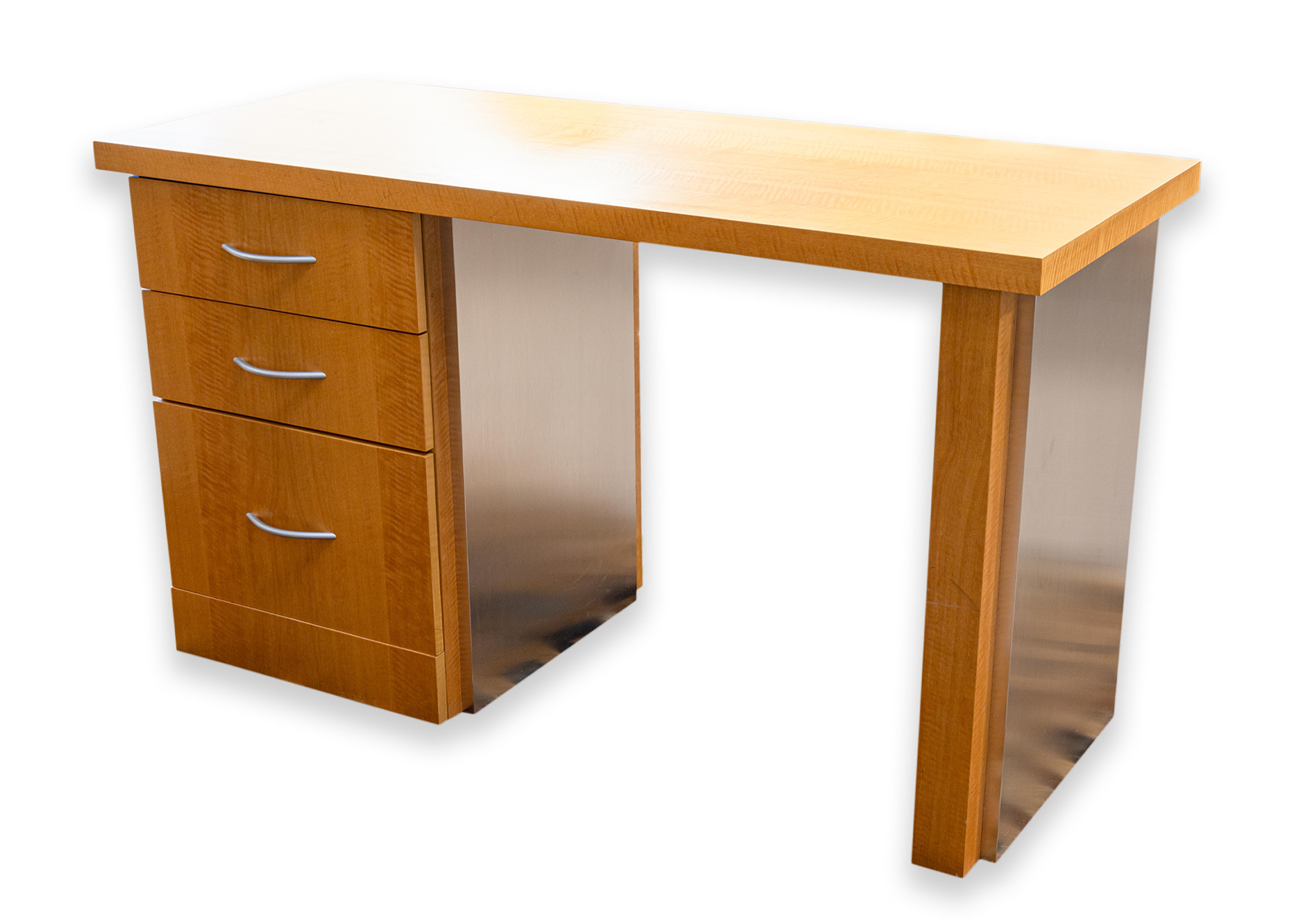 Postmoderno Scrivania postmoderna in Wood e metallo con cassetti in vendita