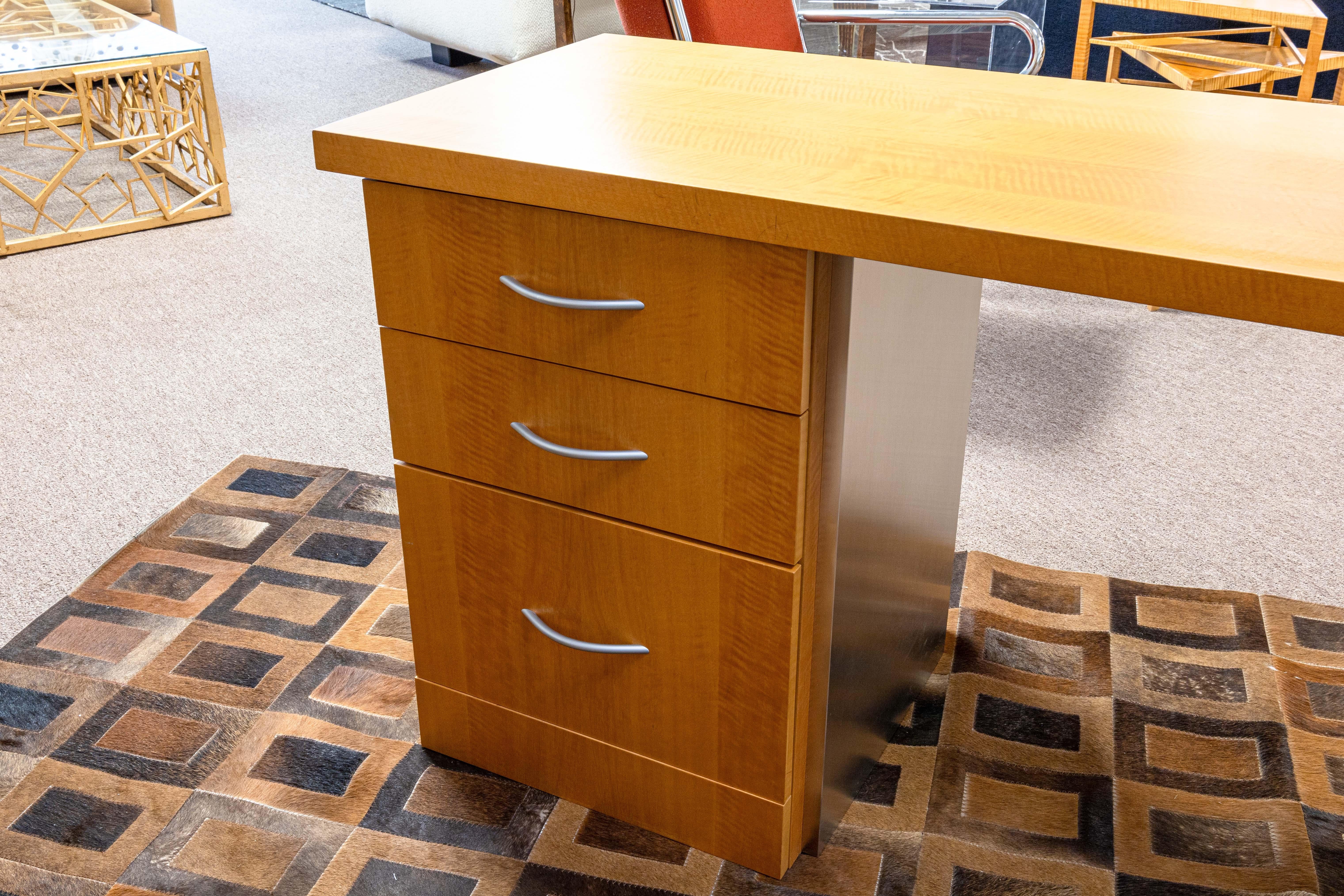 XX secolo Scrivania postmoderna in Wood e metallo con cassetti in vendita
