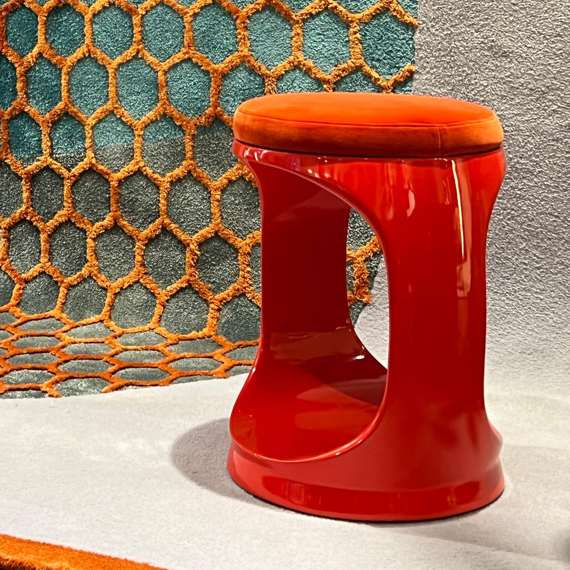 Puf contemporáneo made in Italy Signet Ring rojo, Hocker, Taburete Siglo XXI y contemporáneo en venta