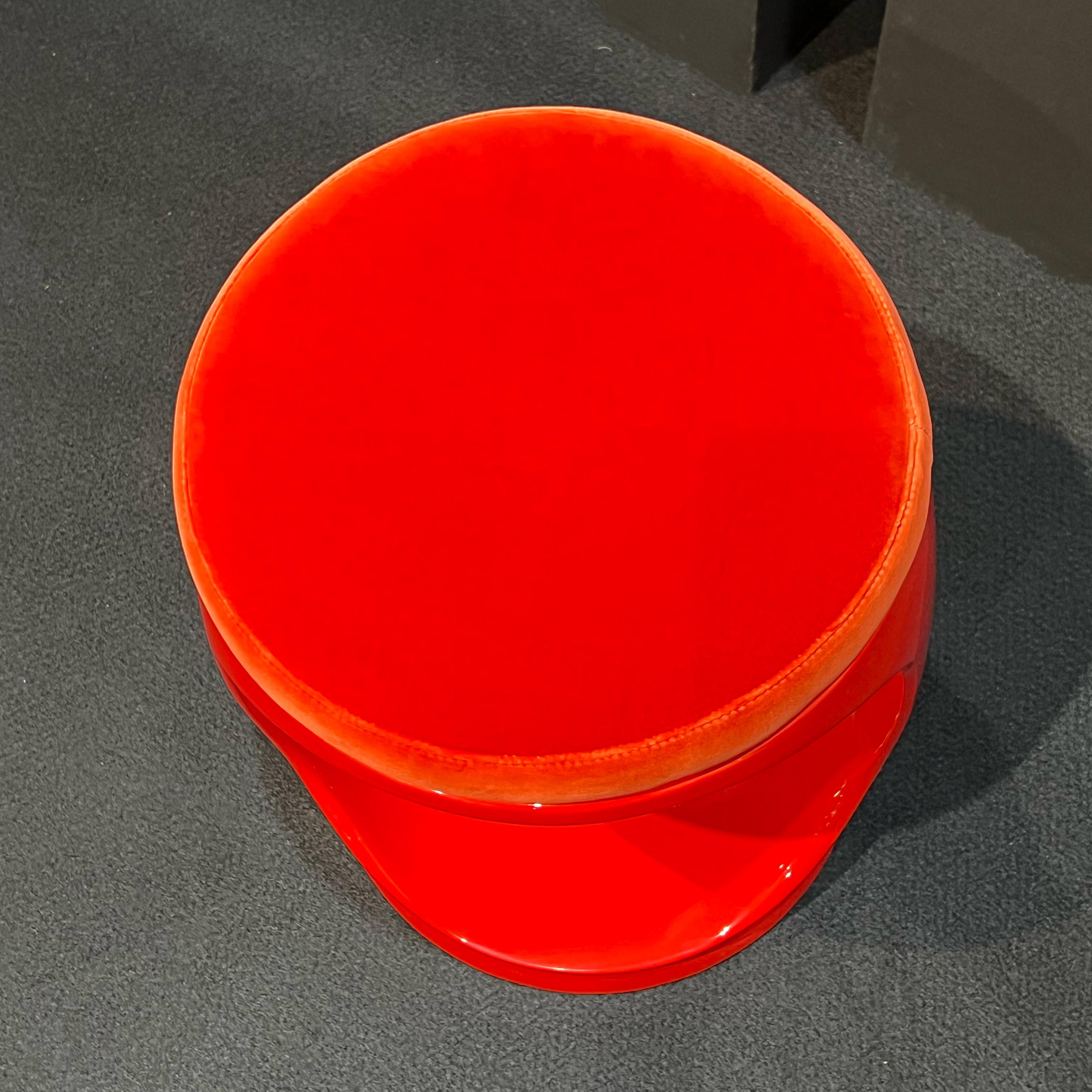 Puf contemporáneo made in Italy Signet Ring rojo, Hocker, Taburete en venta 1
