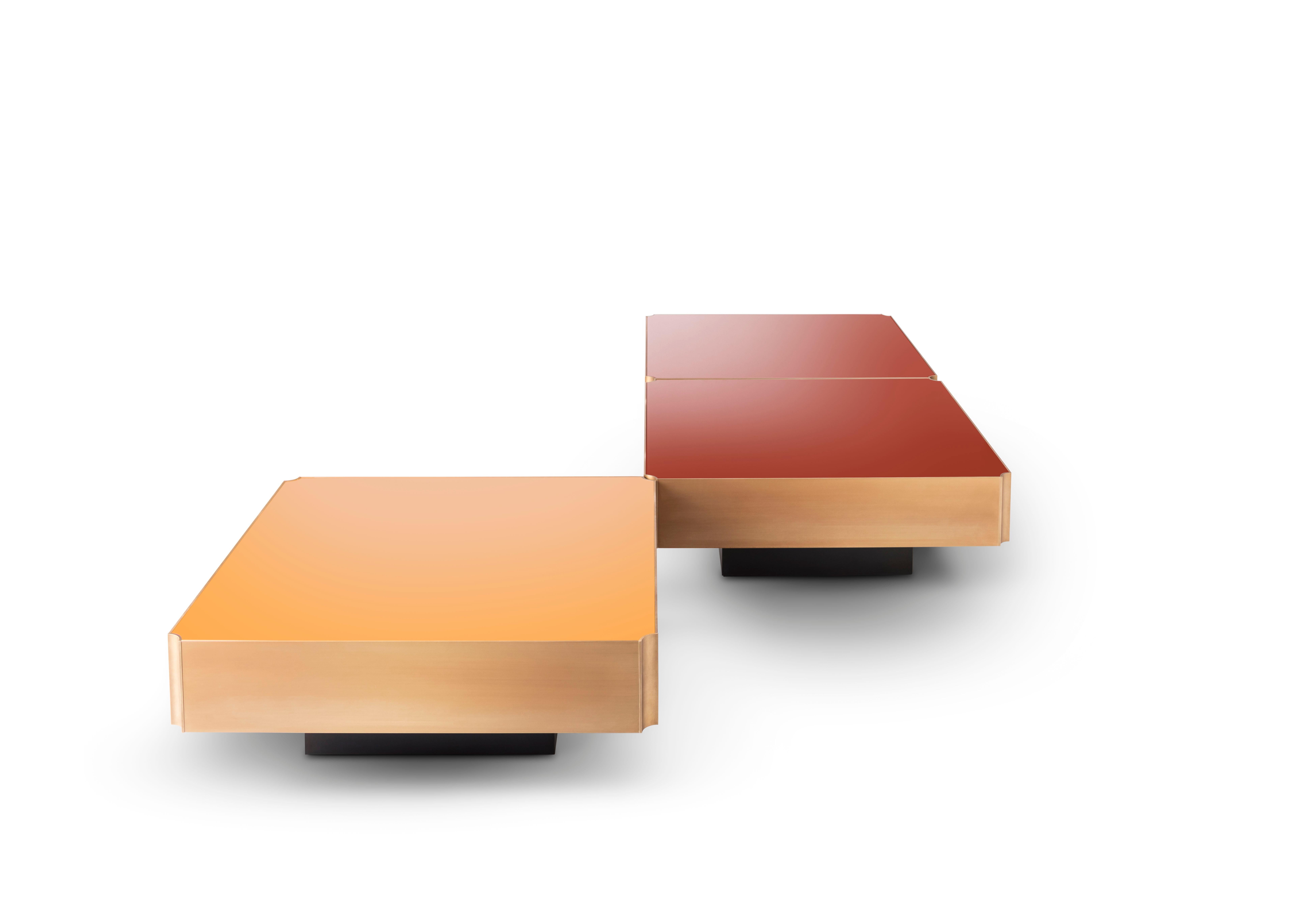 Moderne Table basse contemporaine QD15 avec verre, laiton et métal noir bronzé en vente
