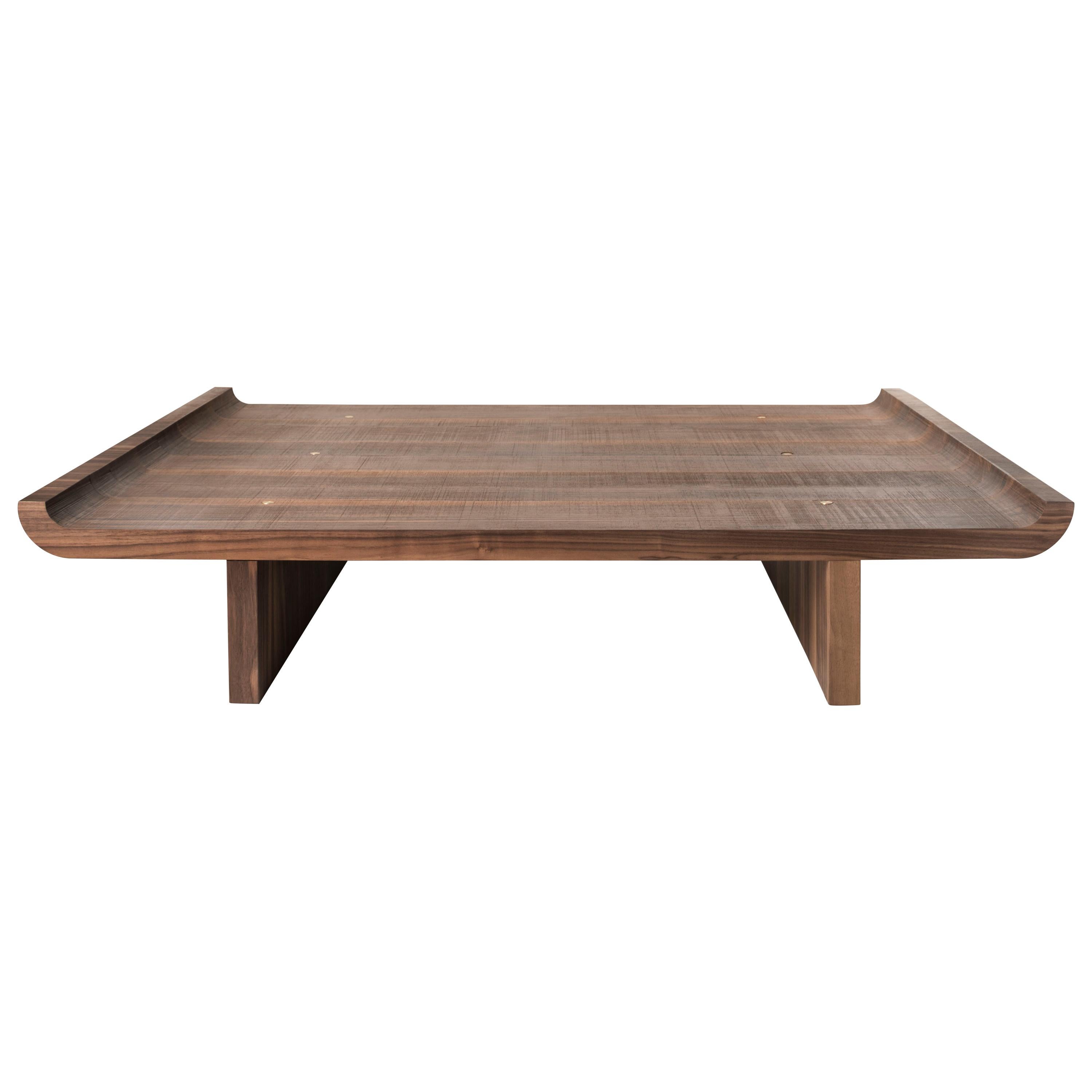 Contemporary QD17 Coffee Table with Walnut Wood and Brass Details For Sale