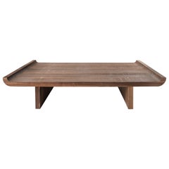 Table basse contemporaine QD17 avec détails en bois de noyer et laiton