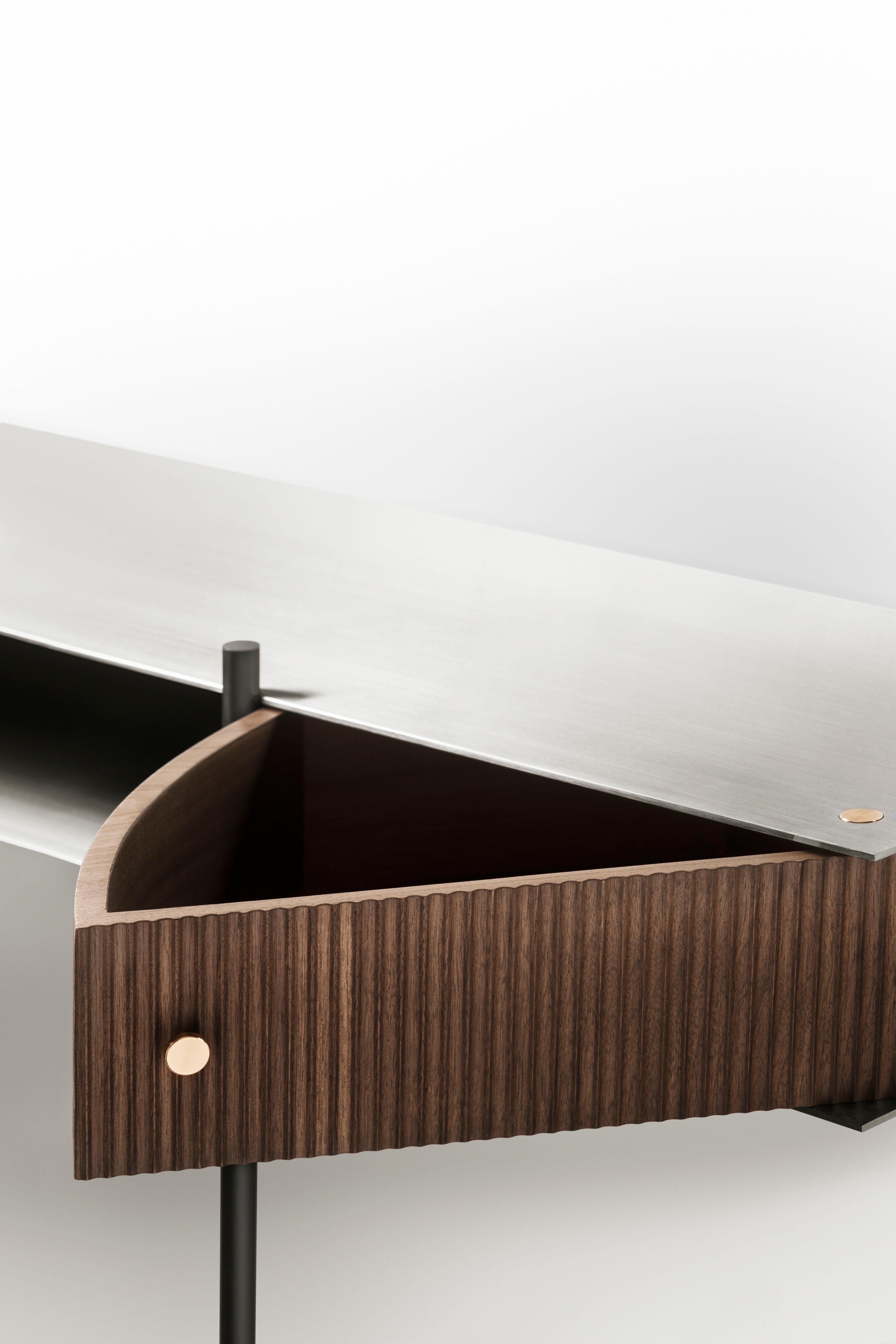 Consola contemporánea QD18 con cajón de acero cepillado, metal bronceado y madera Italiano en venta