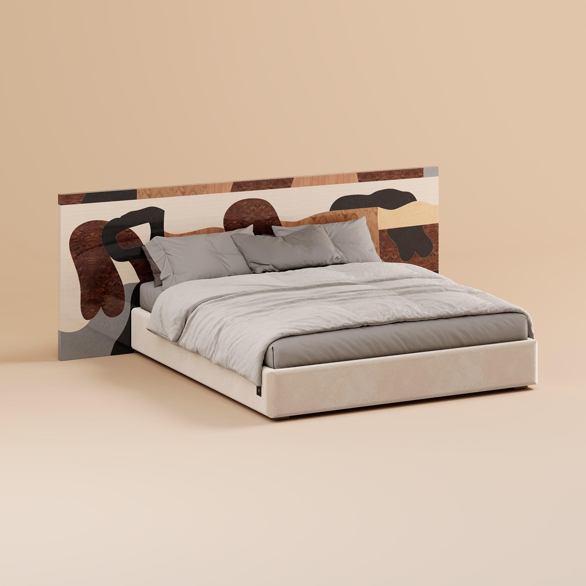 Contemporary Queen Bed Mid-Century Abstract Headboard Pattern Wood Marquetry (Moderne der Mitte des Jahrhunderts) im Angebot