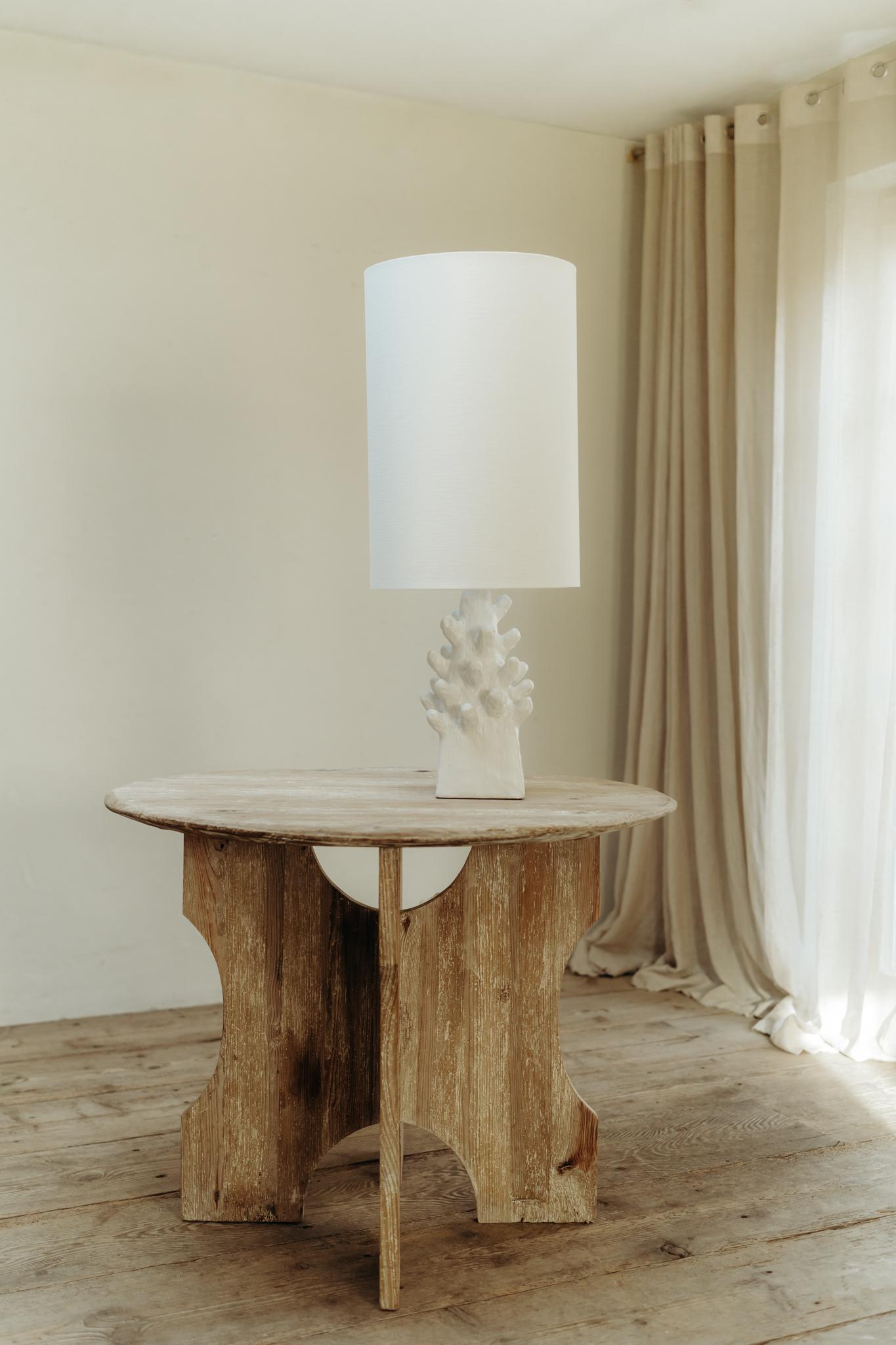 lampe contemporaine excentrique en céramique, abat-jour en lin belge inclus Neuf - En vente à Brecht, BE